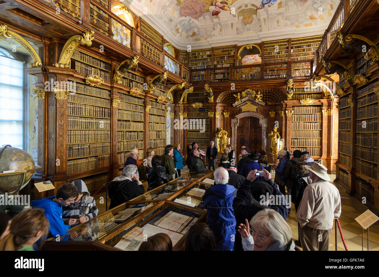 Abbaye de Melk Melk : : bibliothèque du monastère avec fresque au plafond par Paul Troger, Autriche, Niederösterreich, Autriche, Wachau Banque D'Images