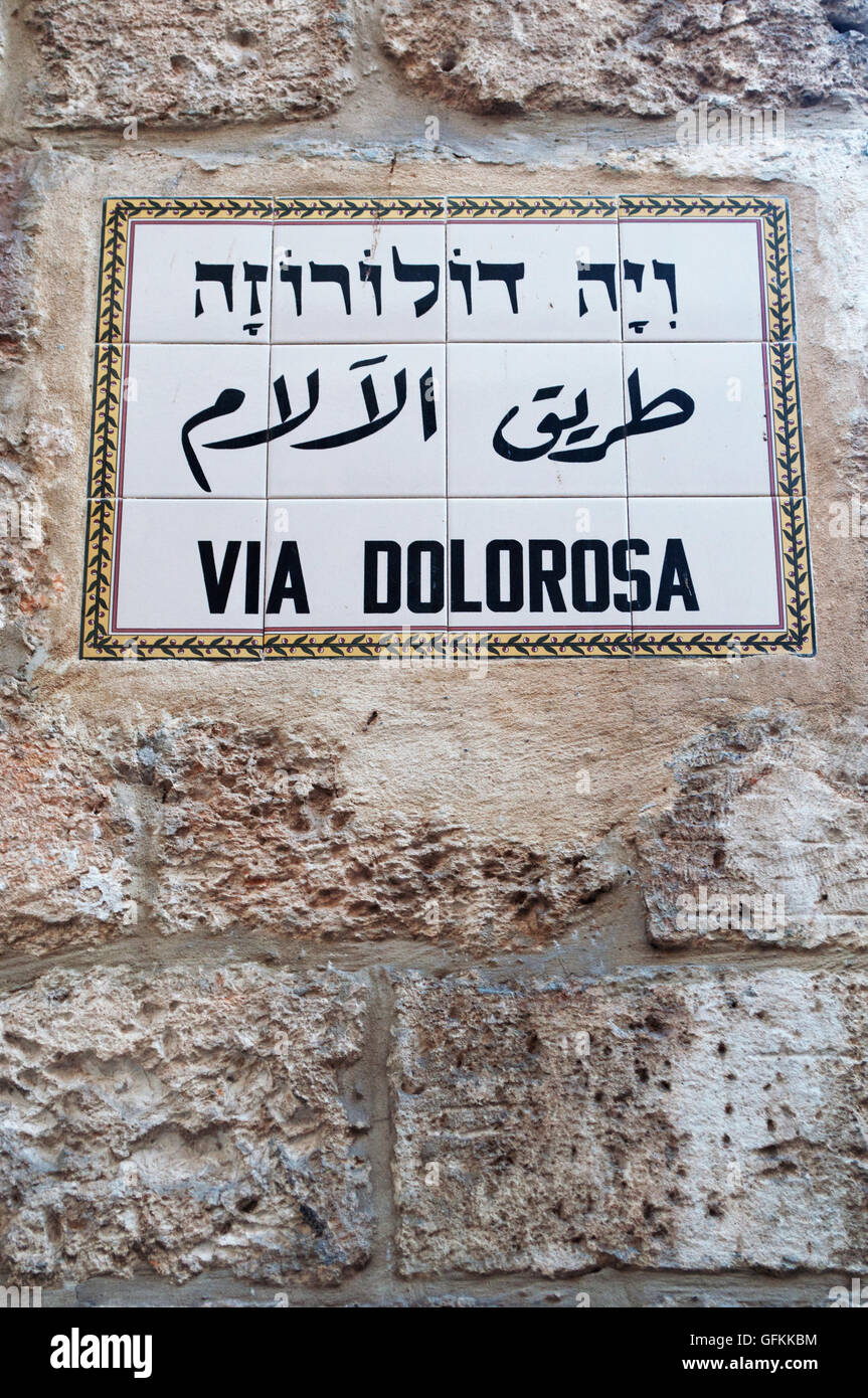 Jérusalem, Israël : le signe de la Via Dolorosa, une rue dans la vieille ville que l'on croit être le chemin que Jésus a marché sur le chemin de sa crucifixion Banque D'Images