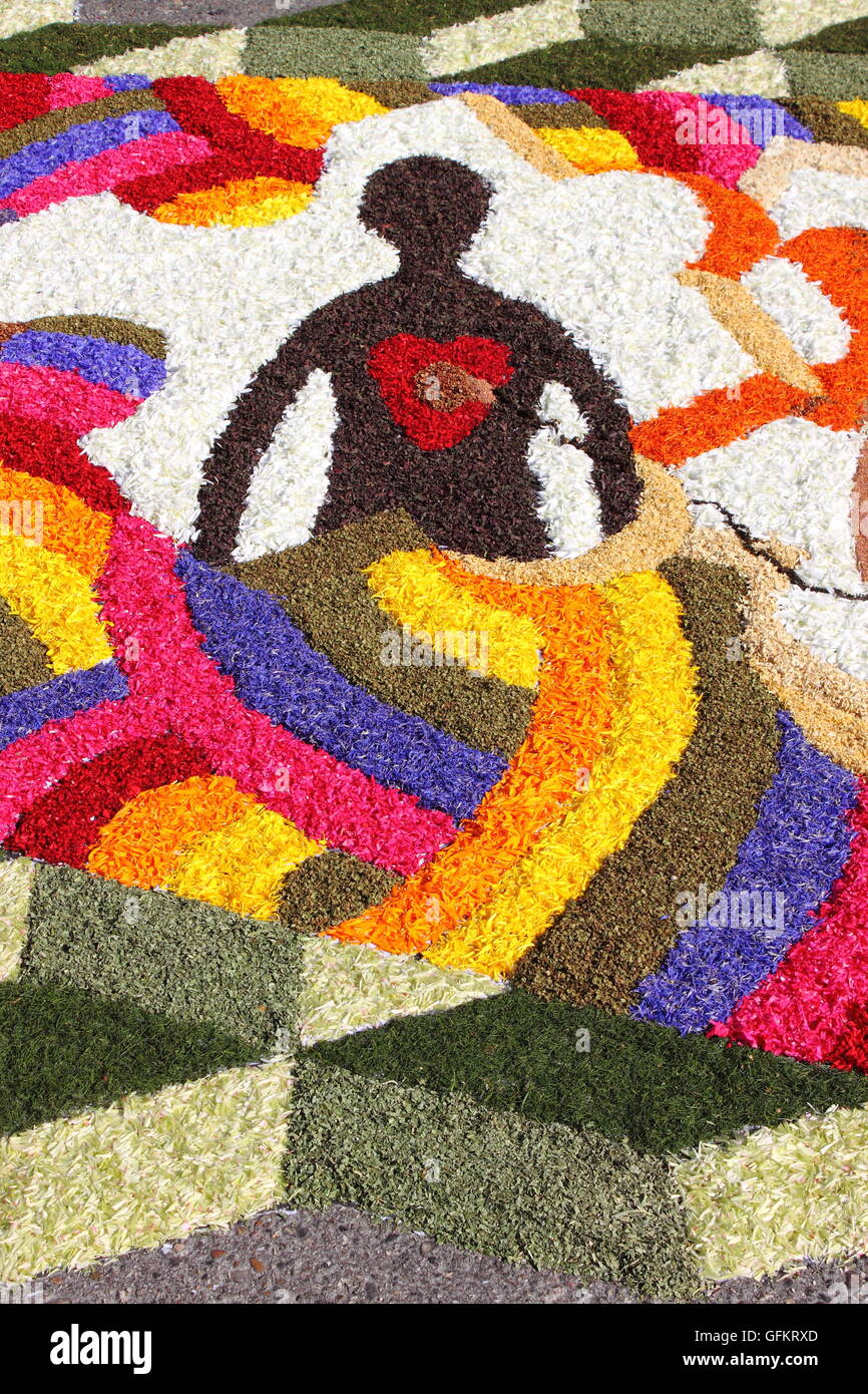 SPELLO, ITALIE - 7 juin : tapis de fleurs le 7 juin 2015 à Spello, Italie. Cet événement a lieu chaque année et chaque secteur honneur Banque D'Images