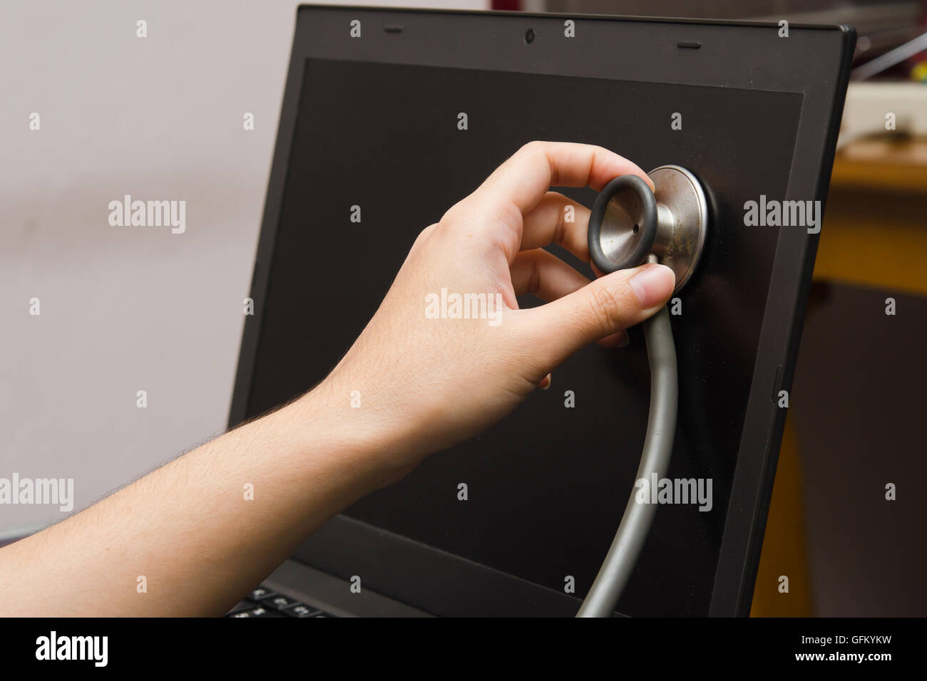 Ordinateur portable de diagnostic de l'état sain avec stéthoscope médecin Banque D'Images