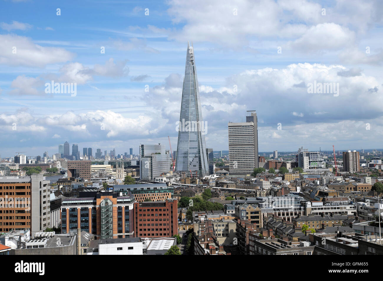 Vue sur la ville vers le tesson Southwark à partir de la nouvelle plate-forme d'extension de l'interrupteur de la Tate Modern de Londres du sud Royaume-uni KATHY DEWITT Banque D'Images