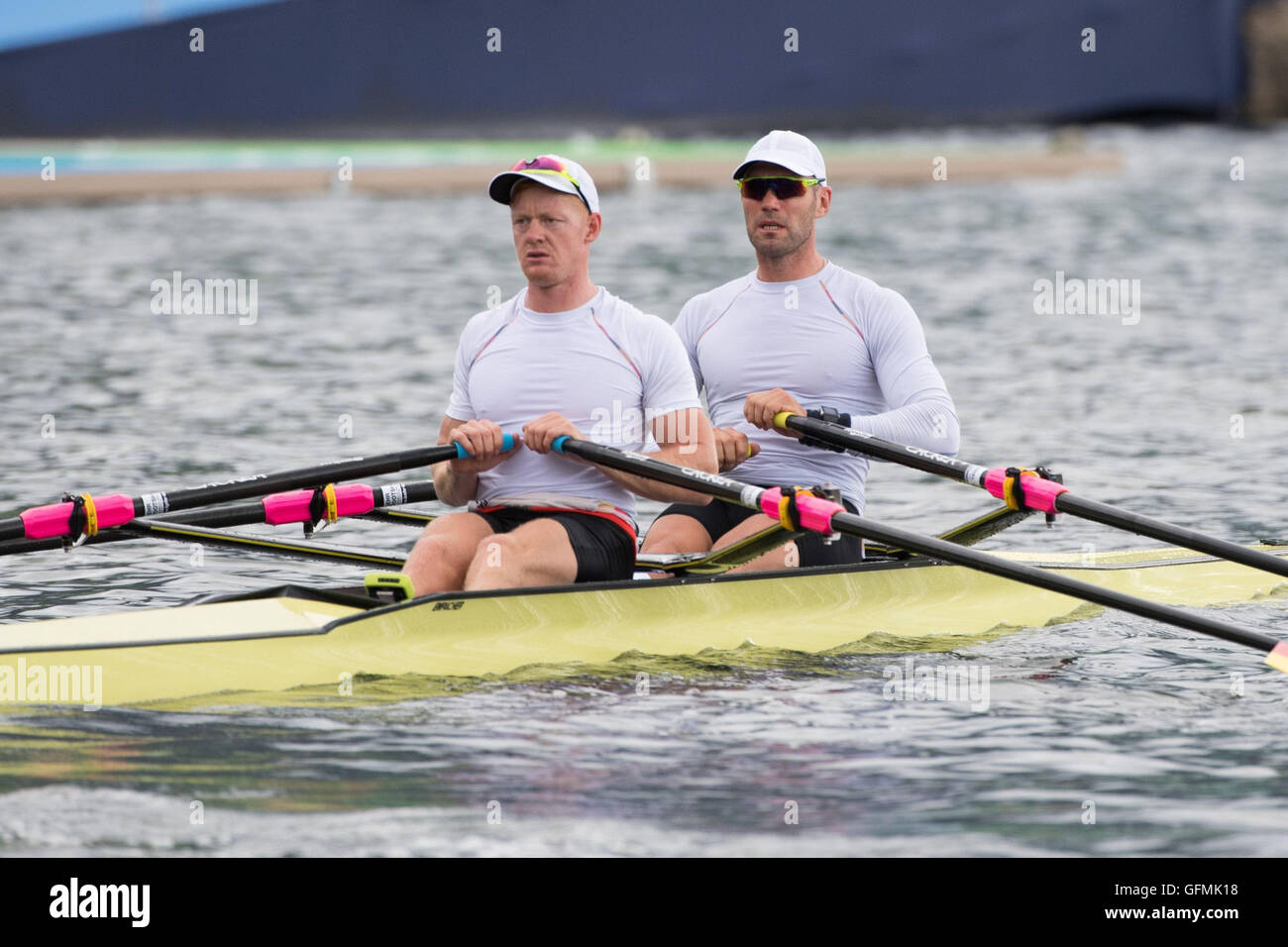 En août. 31 juillet, 2016. Stephan Krueger (L) et Marcel Hacker de l'Allemagne de l'Hommes Double Sculls en action lors des sessions de formation de l'aviron à Lagoa Stadium à Rio de Janeiro, Brésil, le 31 juillet 2016. Les Jeux Olympiques de Rio 2016 se tiendra du 05 au 21 août. Photo : Sebastian Kahnert/dpa/Alamy Live News Banque D'Images