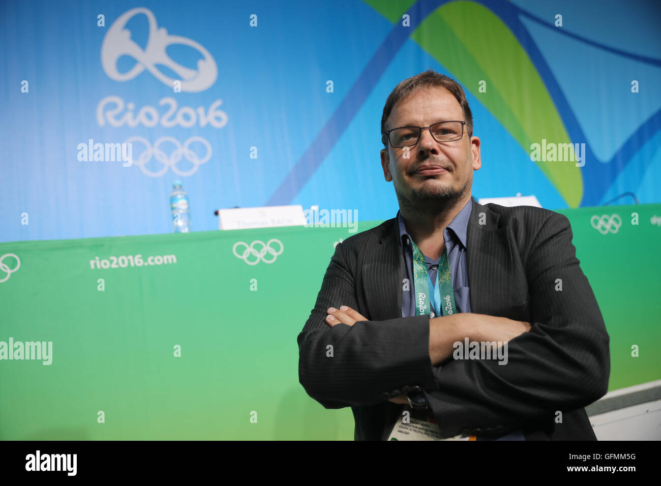 Hajo Seppelt, journaliste de la chaîne de télévision ARD, pose pour une photo avant une conférence de presse du président du CIO, Thomas Bach au Centre Principal de Presse (CPP) au Parc Olympique Barra avant les Jeux Olympiques de Rio 2016 à Rio de Janeiro, Brésil, 31 juillet 2016. Les Jeux Olympiques de Rio 2016 se tiendra du 05 au 21 août. Photo : Michael Kappeler/dpa Banque D'Images