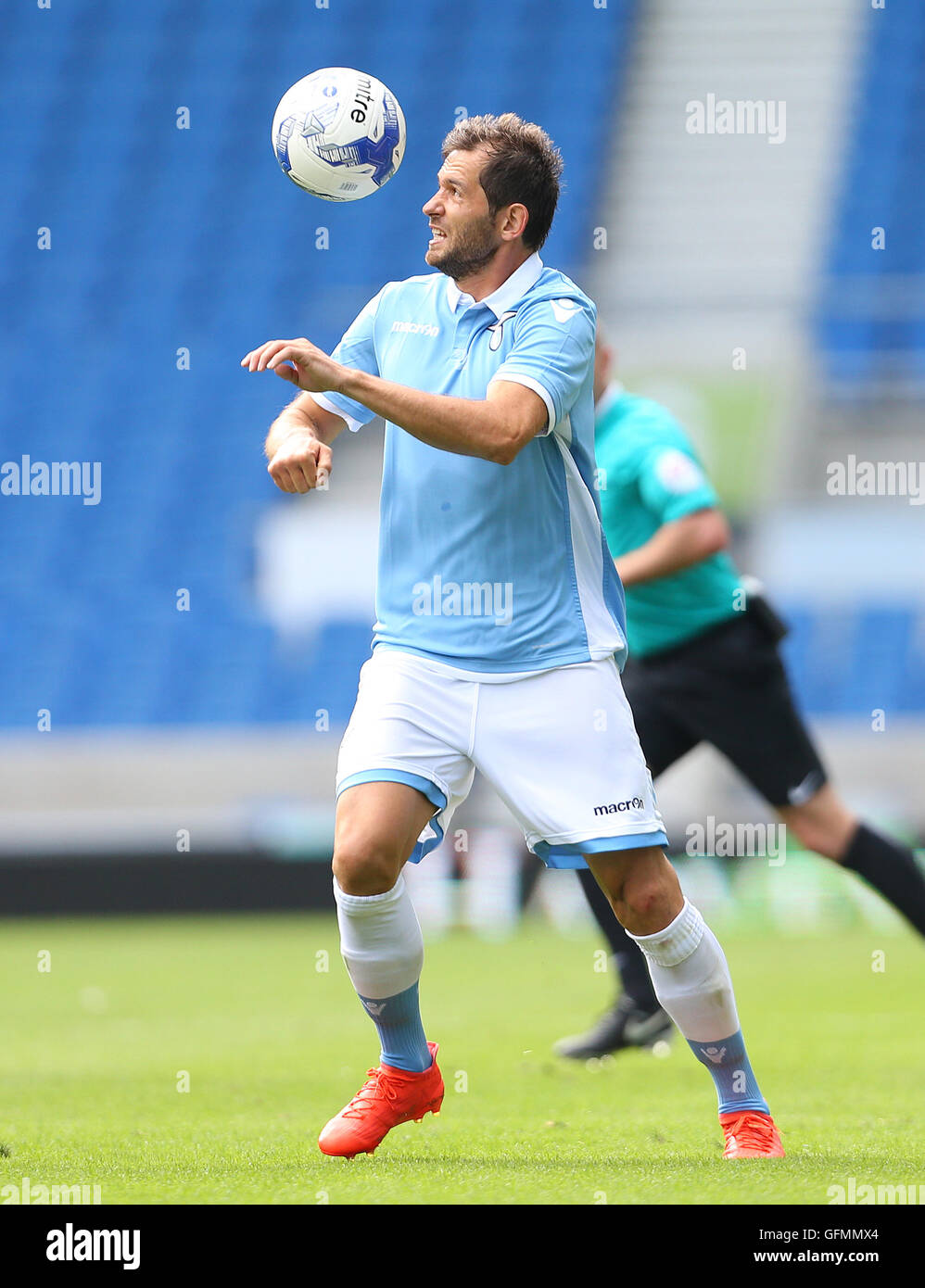 American Express Stadium, Brighton, Grande-Bretagne. Le 31 juillet 2016. Senad Lulic du Latium au cours d'un match amical d'avant saison. Crédit : Paul Terry/Alamy Live News Banque D'Images