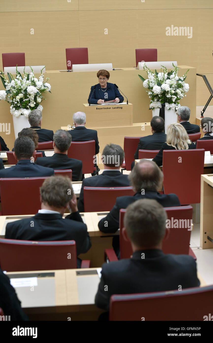 Munich, Allemagne. 31 juillet, 2016. Le Président du Parlement européen, l'État de Bavière (CSU) Barbara Stamm parle au service funèbre pour les victimes de la fusillade de la semaine dernière au parlement d'Etat à Munich, Allemagne, 31 juillet 2016. Photo : ANGELIKA WARMUTH/DPA/Alamy Live News Banque D'Images