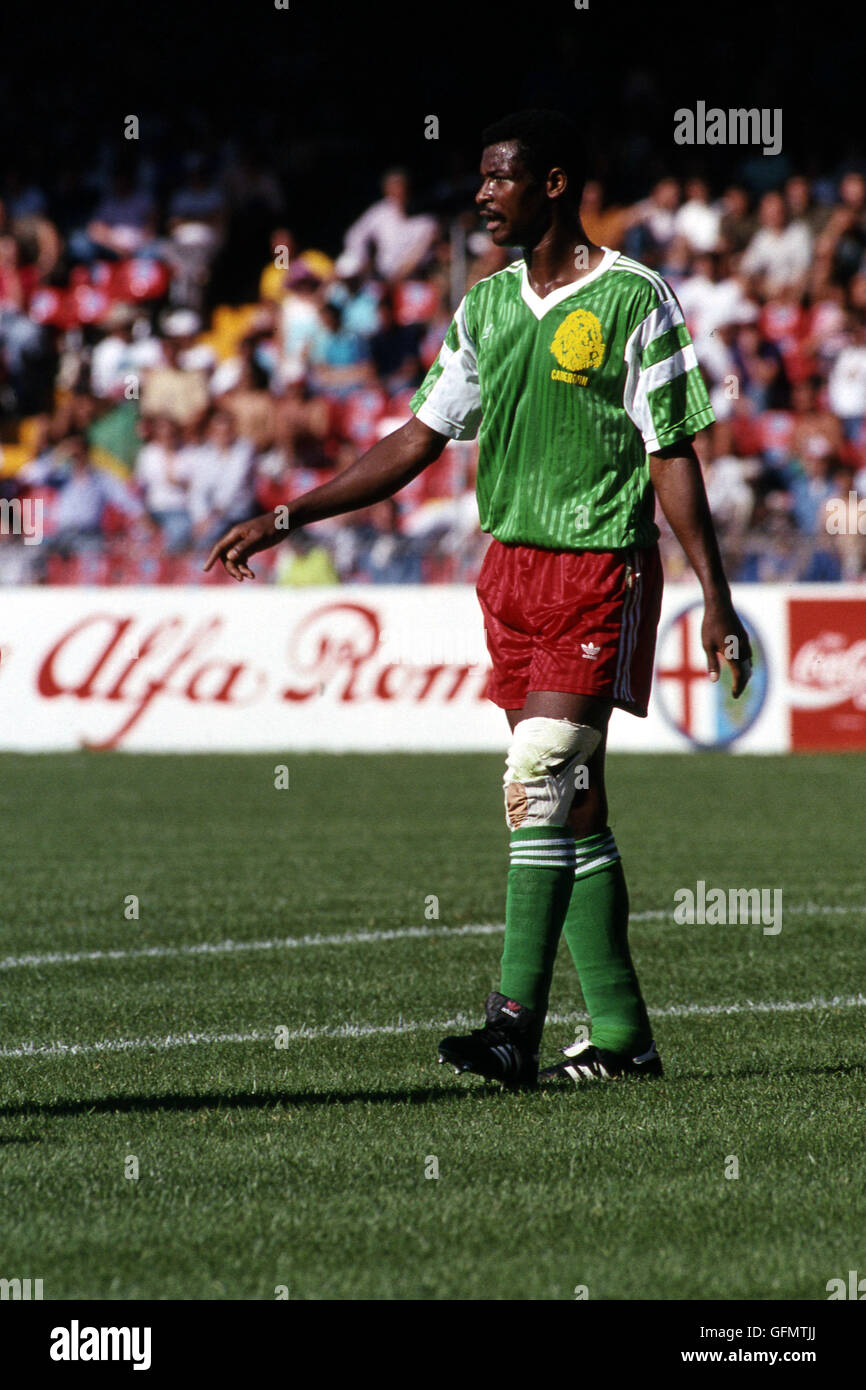Naples, Italie. 23 Juin, 1990. François Omam-Biyik (CMR) Football/soccer : 1990 FIFA World Cup Italie ronde de 16 match entre le Cameroun 2-1 Colombie au Stadio San Paolo de Naples, Italie . © Juha Tamminen/AFLO/Alamy Live News Banque D'Images