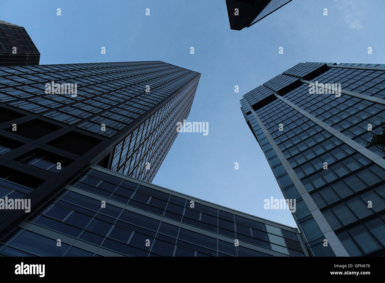 Les gratte-ciel modernes dans le Bankenviertel (quartier des banques) dans la région de Frankfurt am Main, Hesse, Allemagne. Banque D'Images