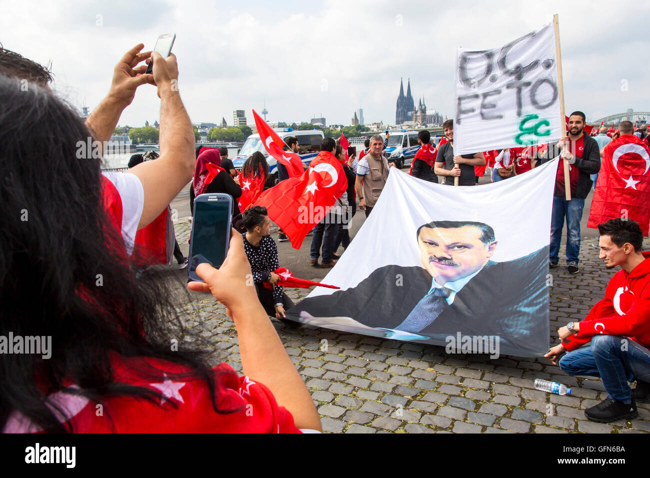 Démonstration, rally par turcs à Cologne, contre la tentative de coup d'État en Turquie et la pour le président turc, Recep Erdogan, Banque D'Images