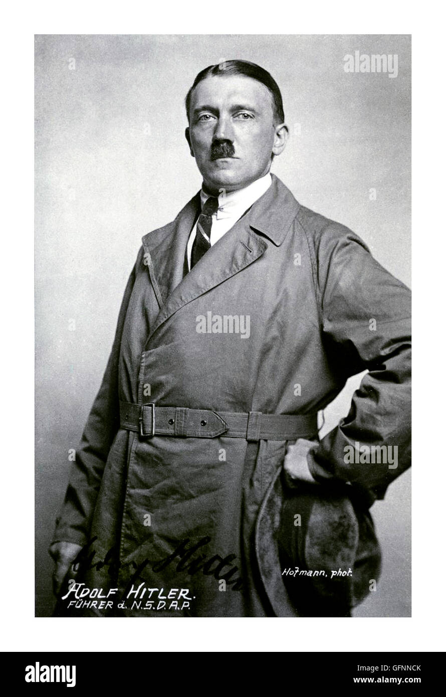 Studio portrait de Hitler pris en 1920 par son assistant photographe Heinrich Hoffmann. Banque D'Images