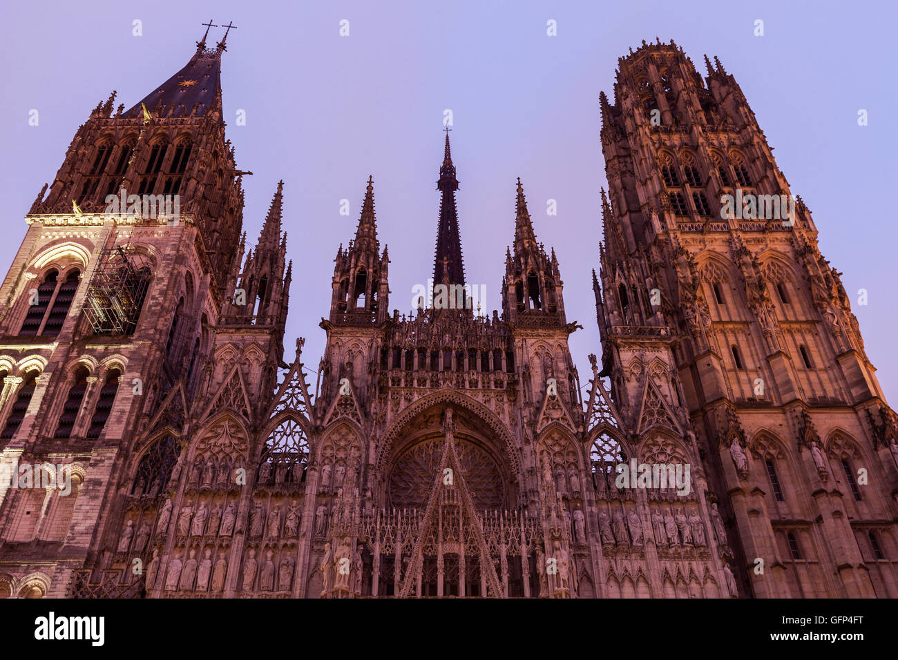 Rouen Cathédrale Notre-Dame au lever du soleil. Rouen, Normandie, France. Banque D'Images