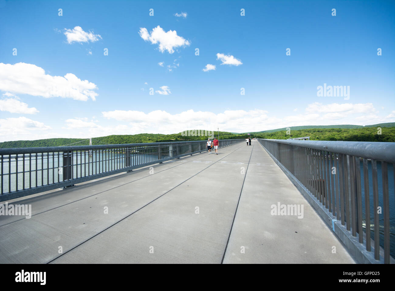 La passerelle sur l'Hudson est un pont cantilever en acier enjambant la rivière Hudson entre Poughkeepsie, NY et Highland, NY Banque D'Images