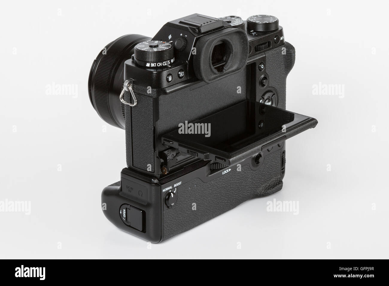 FUJIFILM X-T2, 24 mégapixels, caméra vidéo 4K mirrorless avec une batterie additionnelle poignée et avec écran arrière incliné de l'arrière Banque D'Images