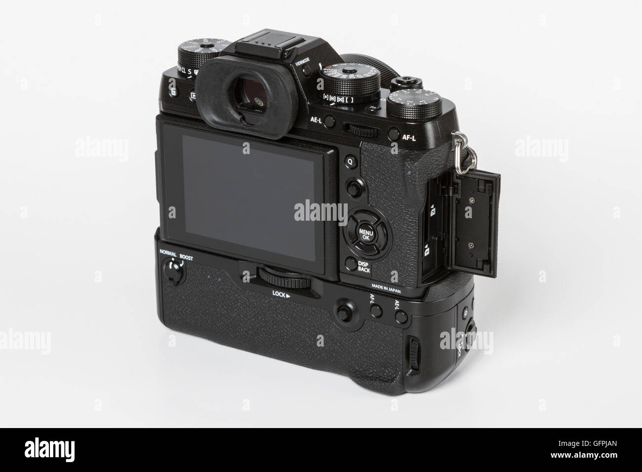 FUJIFILM X-T2, 24 mégapixels, l'appareil photo mirrorless et avec une autre  batterie grip de l'arrière avec double porte ouverte mémoire SD Photo Stock  - Alamy