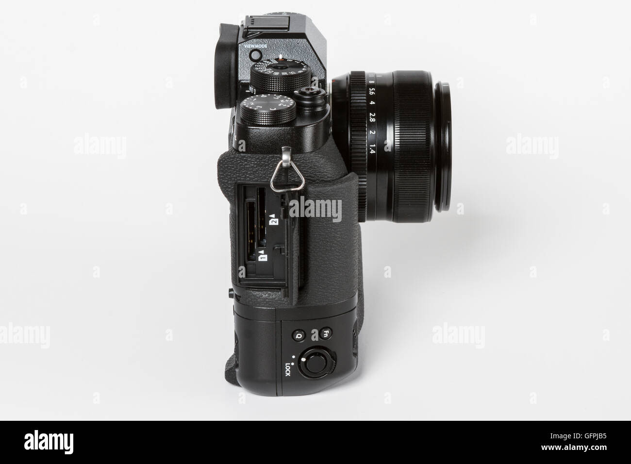 FUJIFILM X-T2, 24 mégapixels, vidéo 4K avec appareil photo mirrorless 35mm 1.4 Objectif avec une batterie additionnelle prise en main et ouvrir des portes Banque D'Images