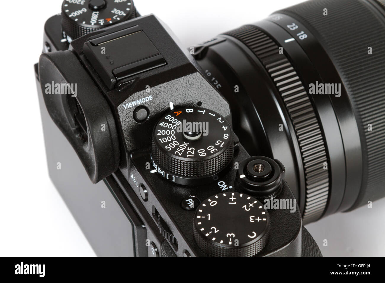 Les boutons de commande de photos de détails FUJIFILM X-T2, 24 mégapixels, caméra vidéo 4K mirrorless sur fond blanc Banque D'Images