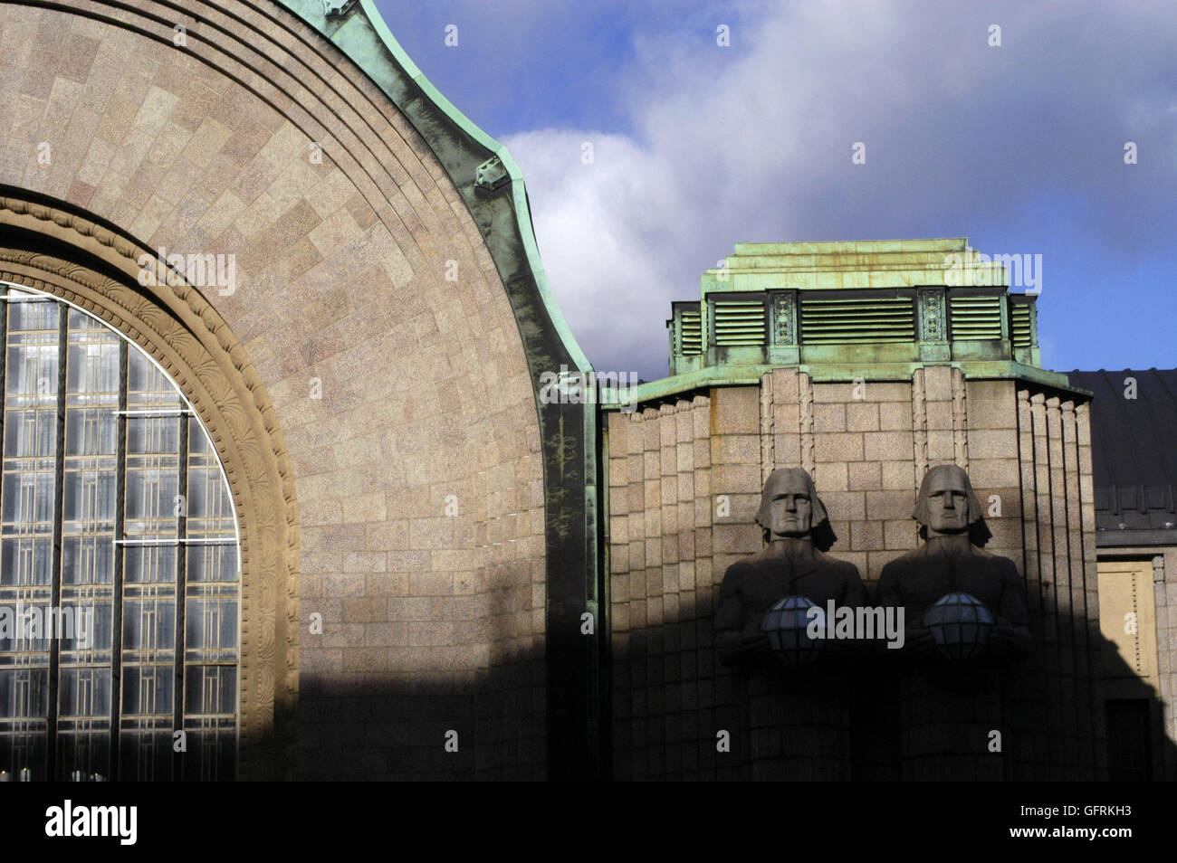 Statues de pierre de la gare centrale d'Helsinki, Finlande Banque D'Images
