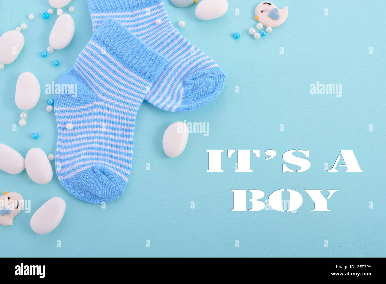 Un Garcon Sa Douche De Bebe Theme Bleu Ou De Pepiniere Avec Fond Decore Des Frontieres Sur Fond De Bois Bleu Pale Avec L Exemple De Texte Photo Stock Alamy
