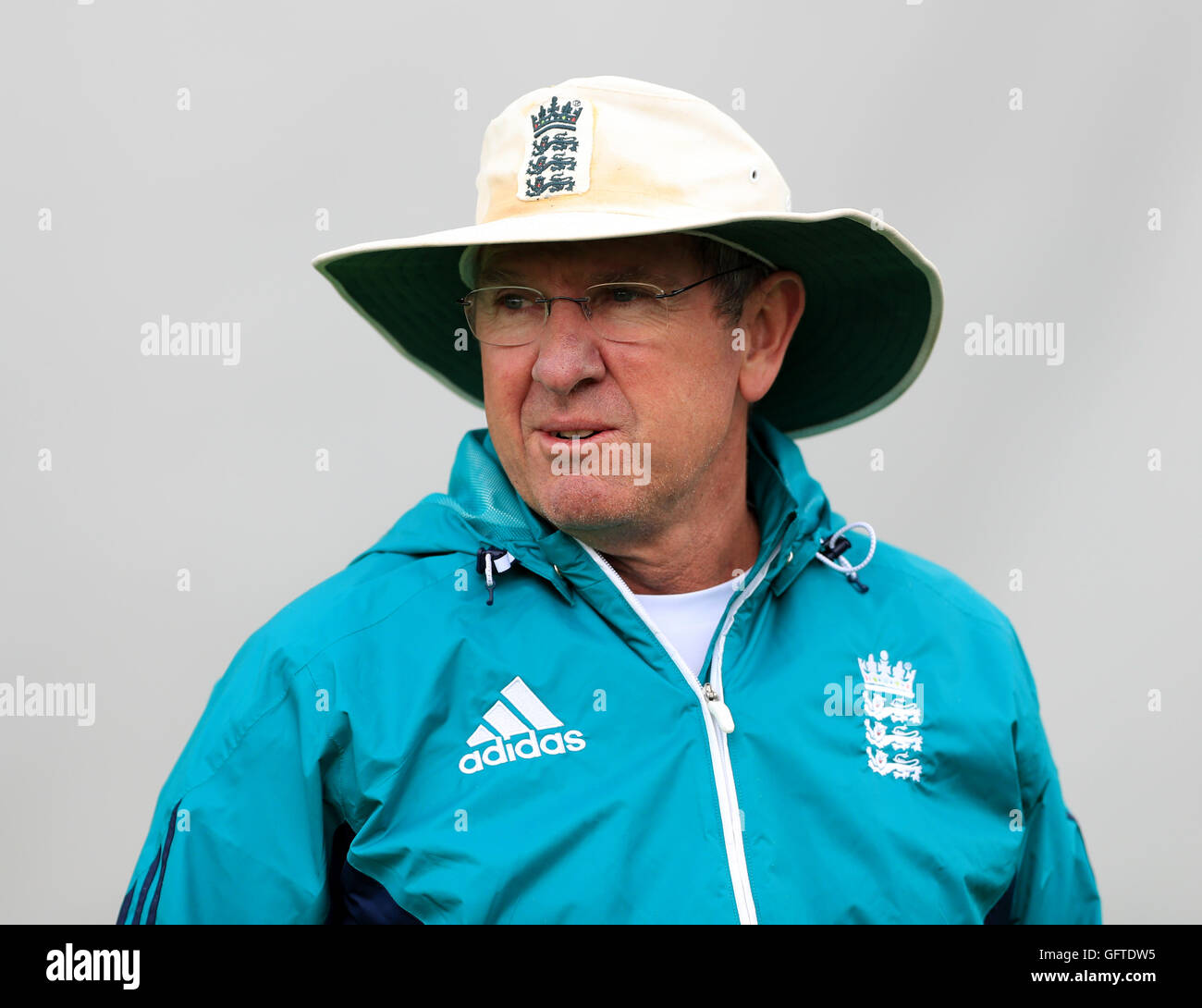 L'Angleterre l'entraîneur-chef Trevor Bayliss durant la session des filets à Edgbaston, Birmingham. Banque D'Images