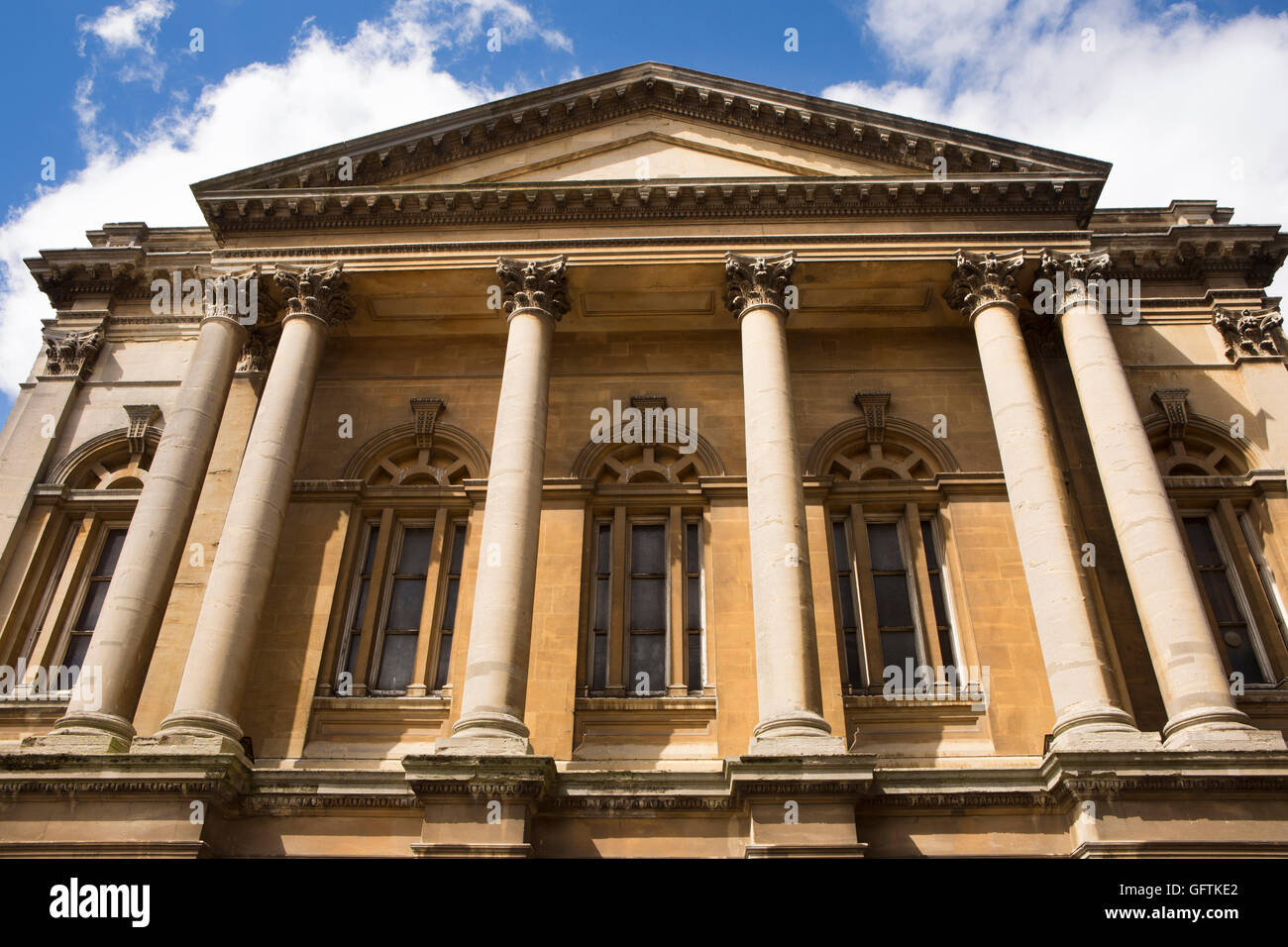 Royaume-uni, Angleterre, Northamptonshire, Northampton, rue College, Eglise baptiste, portique 1863 Banque D'Images