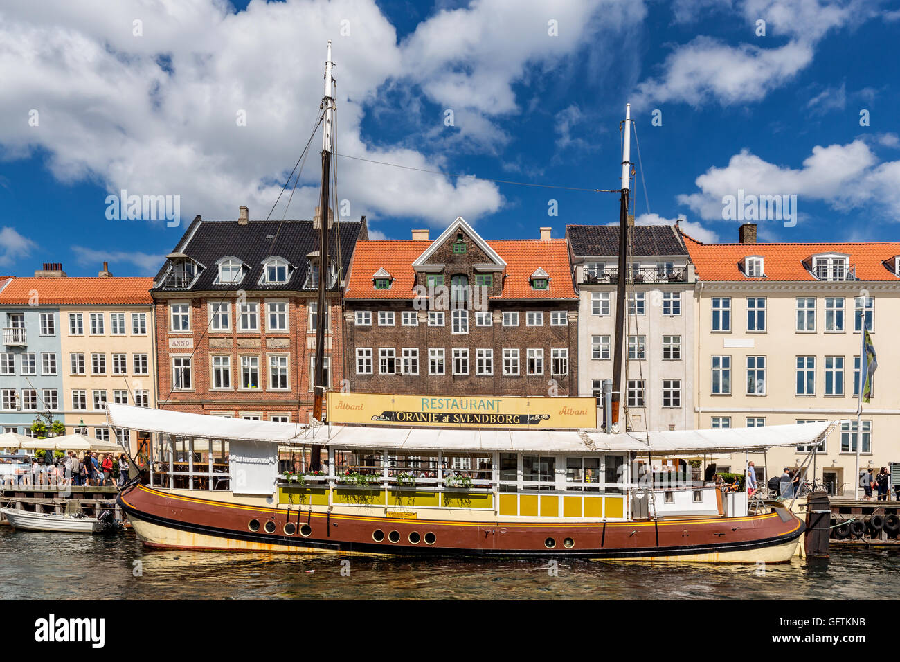 Restaurant, bateau Canal Nyhavn, Copenhague, Danemark Banque D'Images
