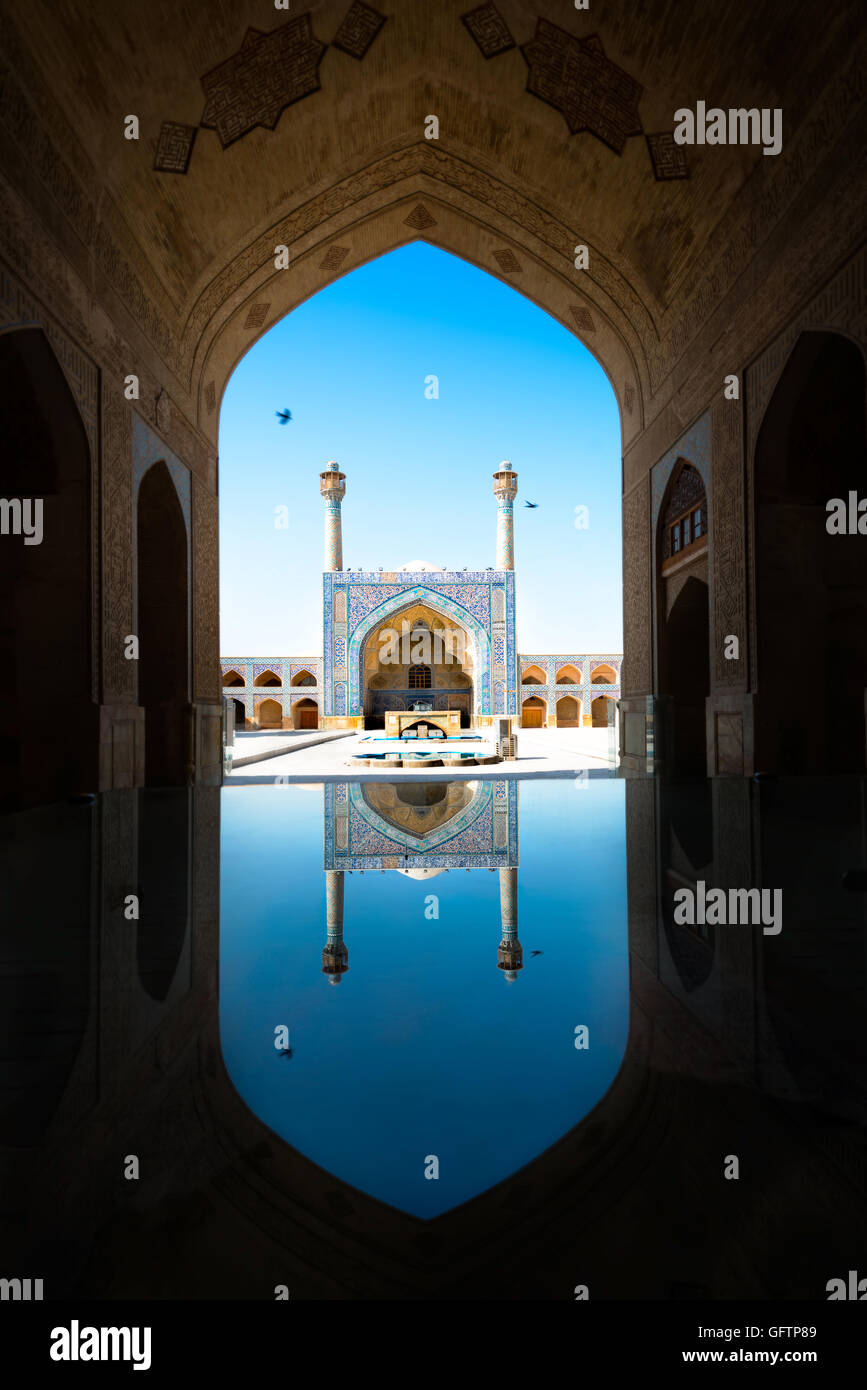 La mosquée d'Imam avec réflexion à Isfahan, Iran. Banque D'Images