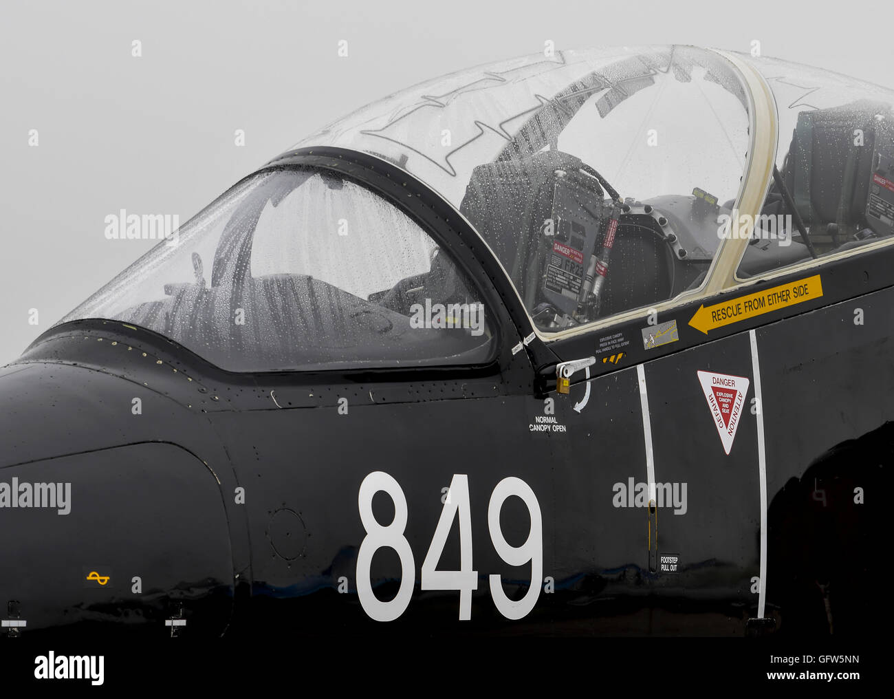 L'Escadron 736 Royal Navy BAE Hawk T1 en exposition statique au RNAS Culdrose Journée de l'air Banque D'Images