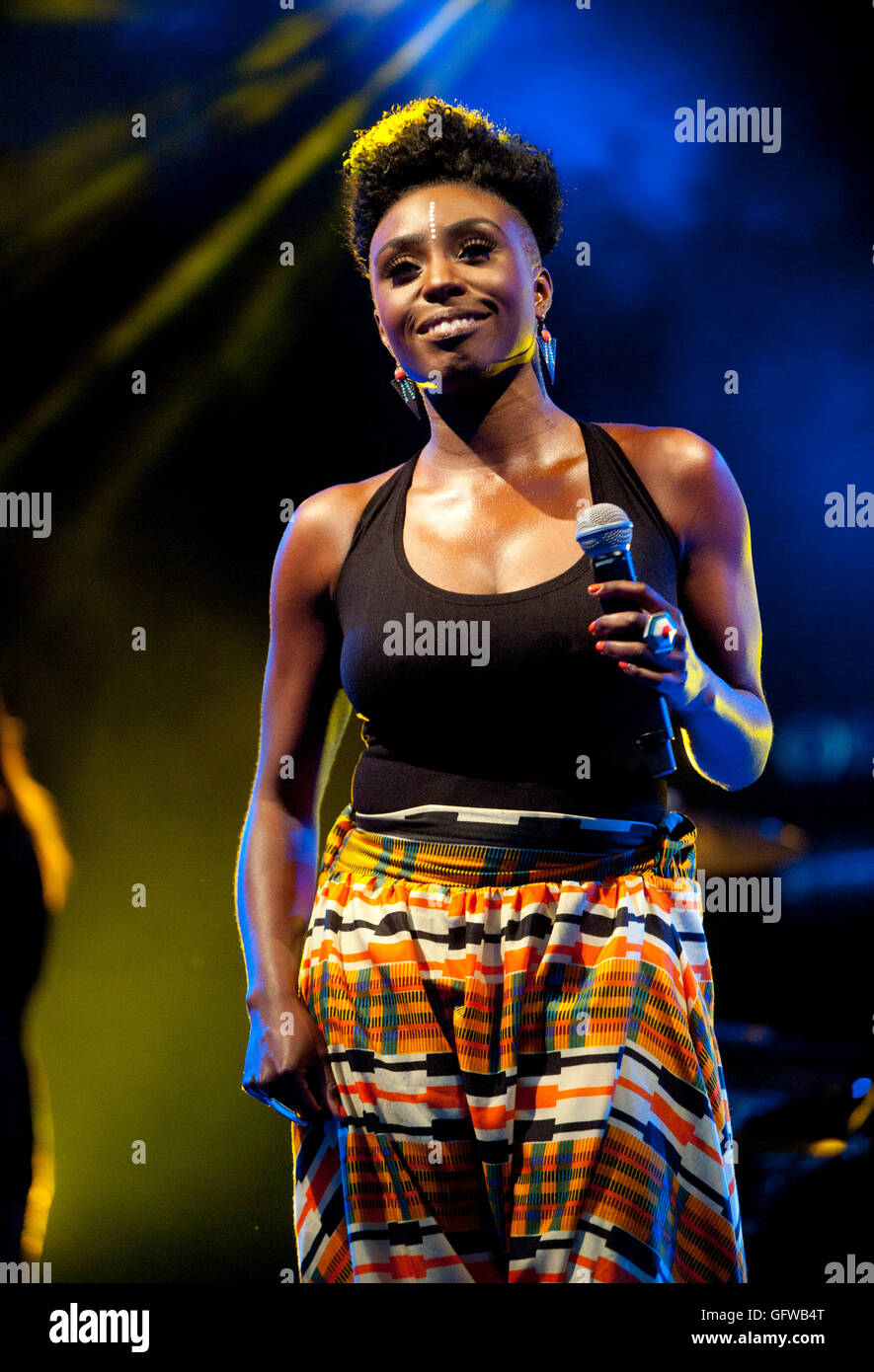 Laura Mvula sur scène au Camp Bestival château de Lulworth & Park, East Wareham, Dorset, Lulworth Banque D'Images