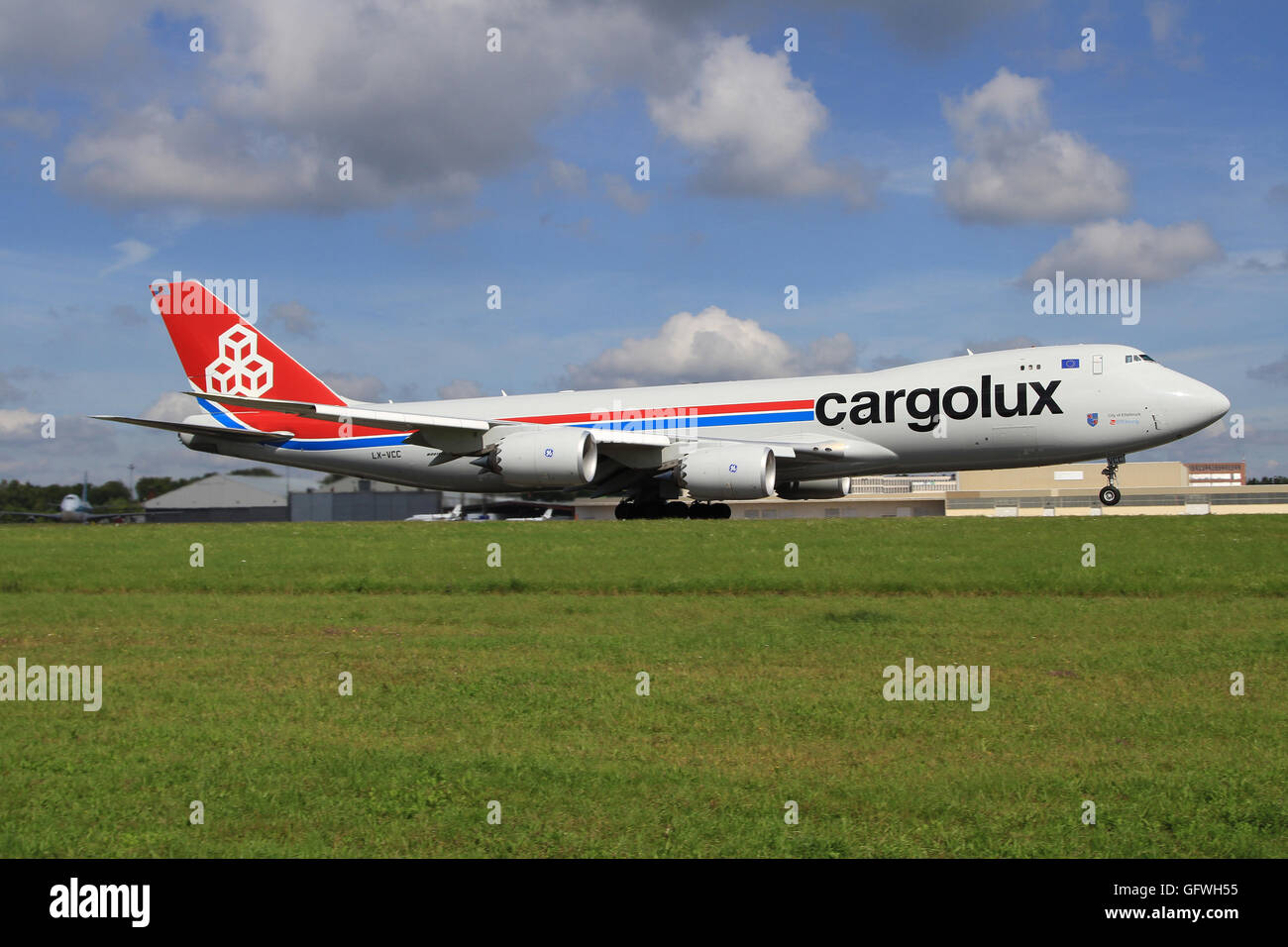 Luxembourg/Luxembourg, 9 avril 2016 : Boeing 748 de Cargolux d'imposer à l'Aéroport de Luxembourg Banque D'Images