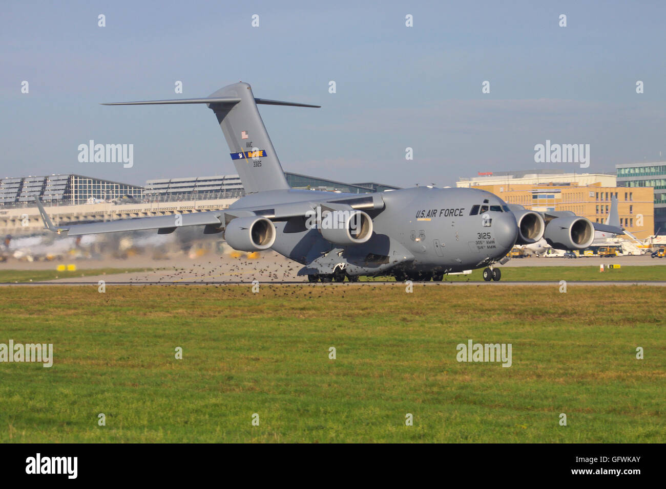 Stuttgart/Allemagne 12 Mars 2015 : USA Air Force Boeing C-17A Globemaster III à l'aéroport de Stuttgart. Banque D'Images Stuttgart/Allemagne 12 Mars 2015 : USA Air Force Boeing C-17A Globemaster III à l'aéroport de Stuttgart. Banque D'Images
