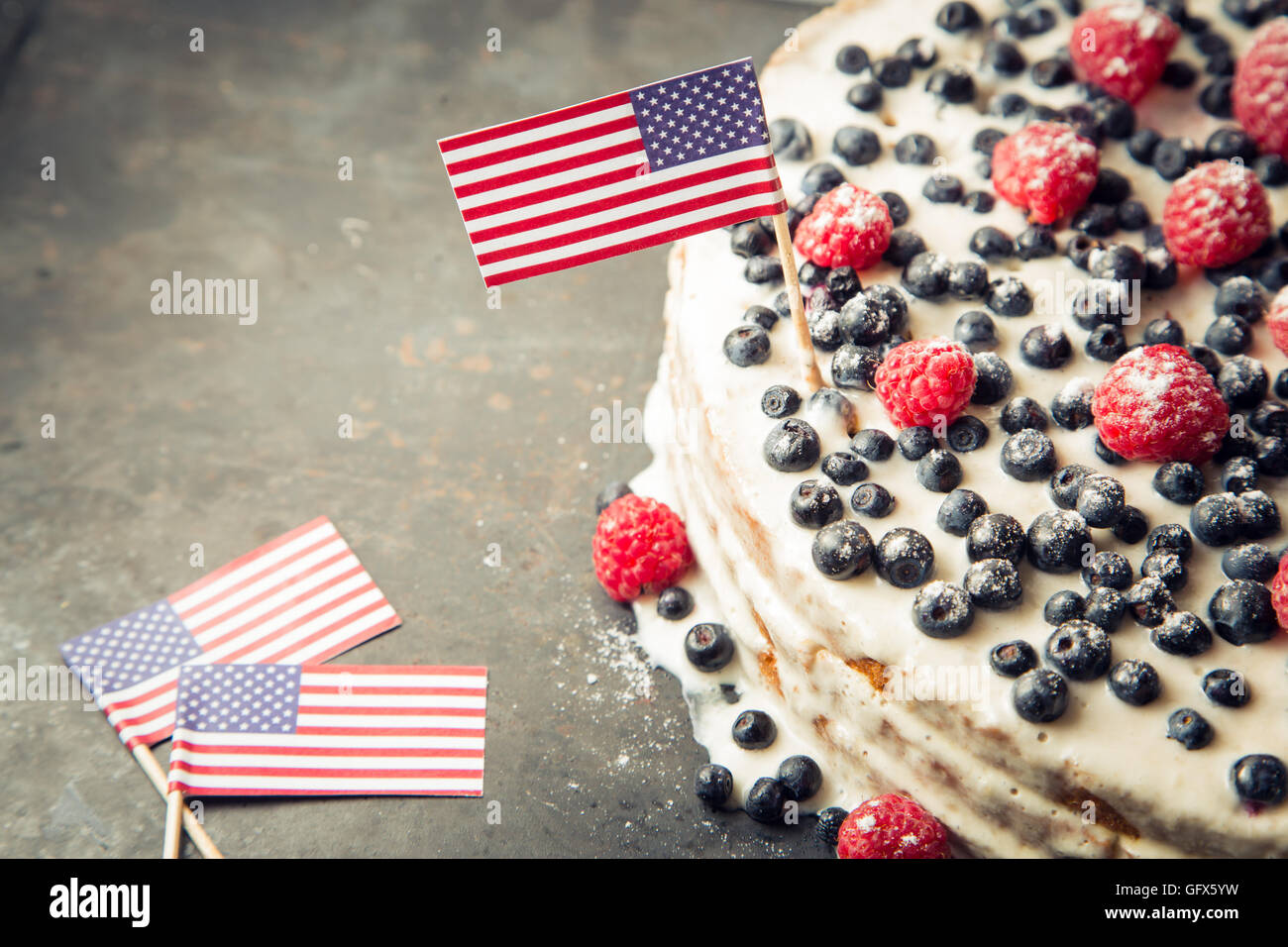Drapeau Americain Gateau A La Framboise Et Bleuet Photo Stock Alamy