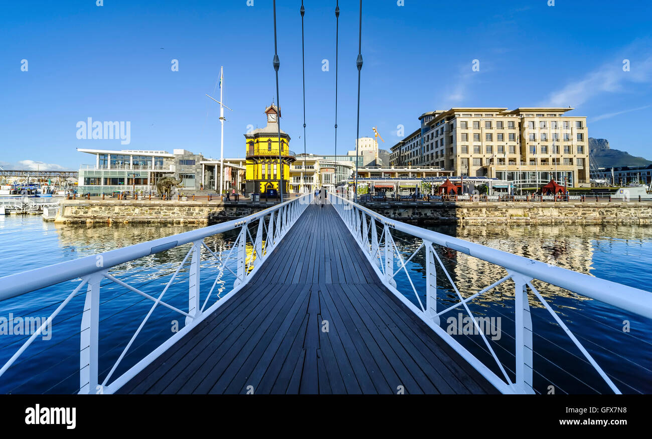 Marina pont tournant, aller à la Tour de l'Horloge Historique, Cape Town, Afrique du Sud Banque D'Images
