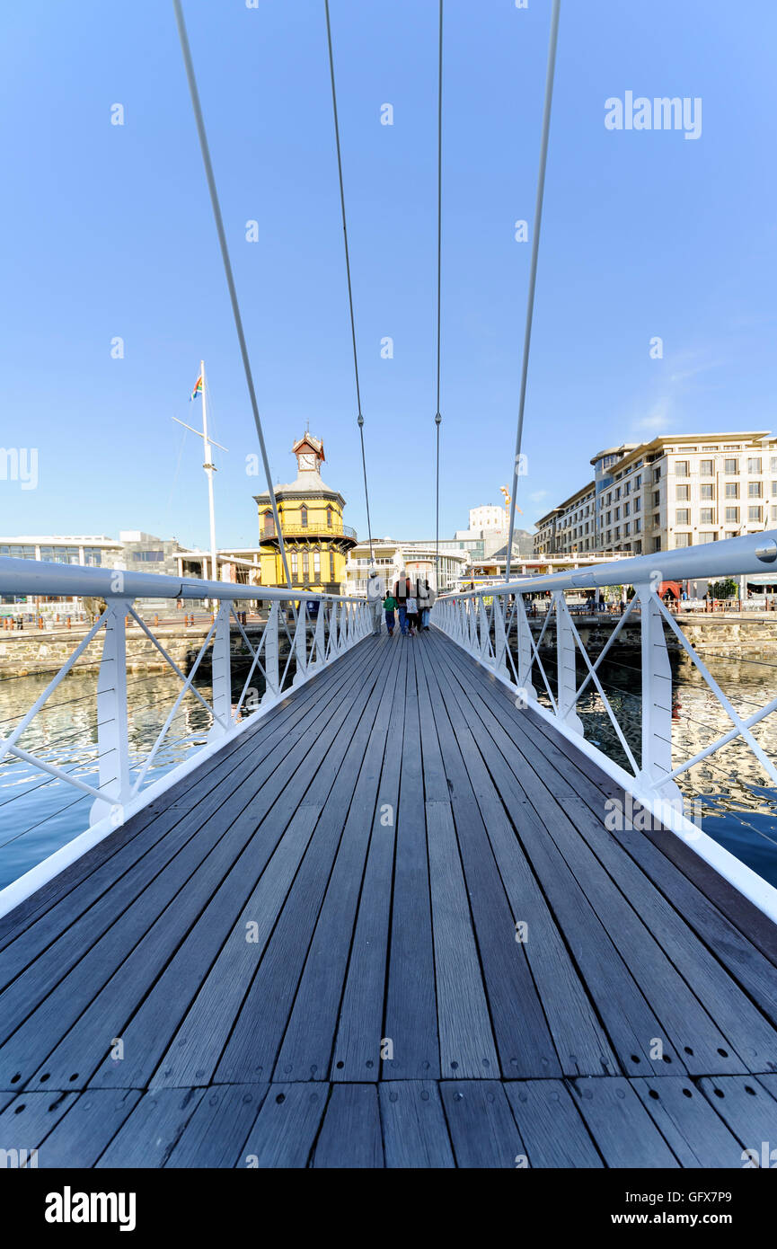 Marina pont tournant, aller à la Tour de l'Horloge Historique, Cape Town, Afrique du Sud Banque D'Images