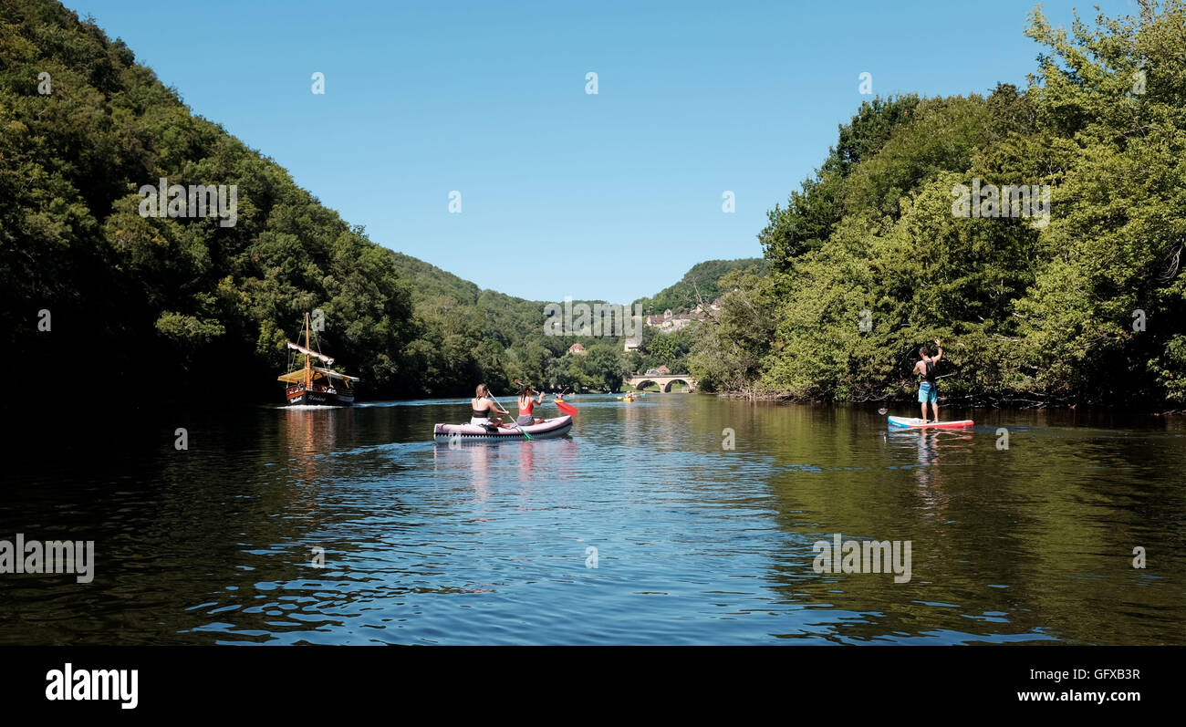 Canoë-kayak sur la rivière Dordogne Sud Ouest France Midi Pyrénées Photo  Stock - Alamy