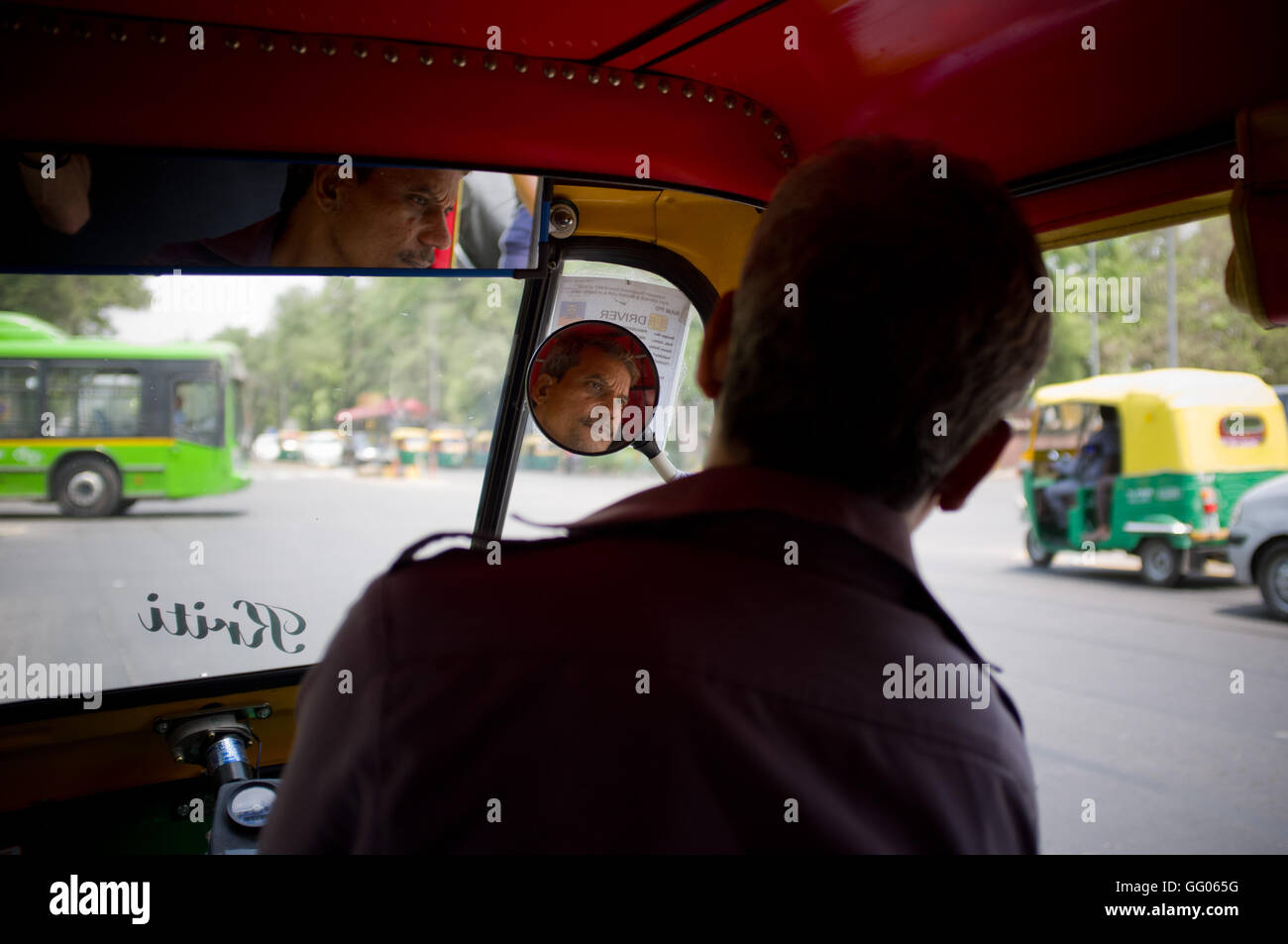 New Delhi, Inde. 9 mai, 2013. Image - Fichier auto rickshaw driver par les rues de New Delhi © Jordi Boixareu/ZUMA/Alamy Fil Live News Banque D'Images