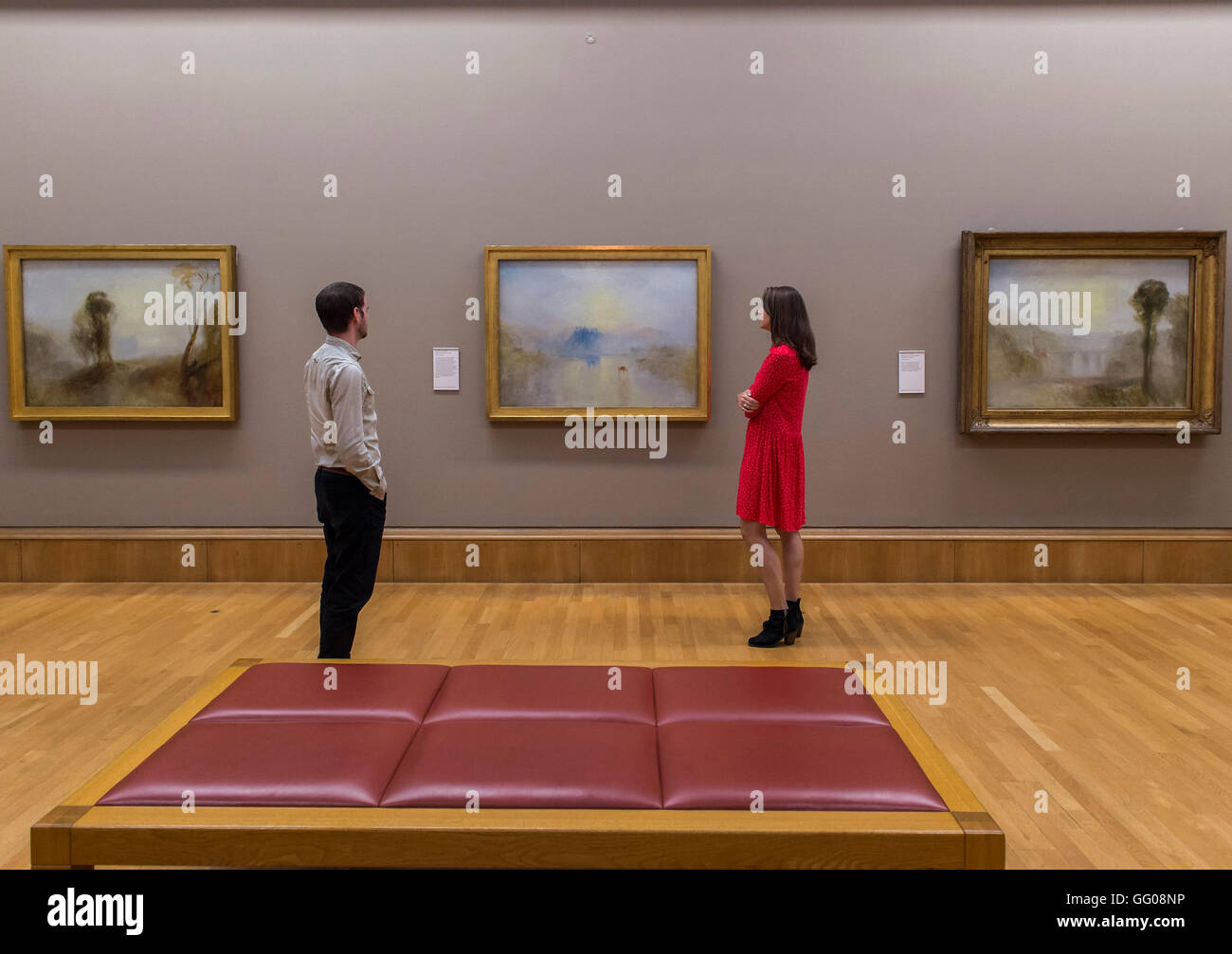 Londres, Royaume-Uni. 3 Août, 2016. Le Château de Norham - Sunrise - Oeuvres de JMW Turner, qui sont rentrés chez eux à la Tate Britain à la suite d'une importante tournée internationale à l'USA et Canada. Les points forts : le château de Norham - Lever du soleil : une peinture de la fin de la carrière de Turner, montrant une vision de l'atmosphère du paysage britannique baigné de soleil ; la paix - enterrement en mer : iend, l'artiste David Wilkie ; et l'Dogano, San Giorgio : une belle peinture tardive de l'architecture de Venise grand se reflétant dans les eaux de l'interface graphique Crédit : Guy Bell/Alamy Live News Banque D'Images