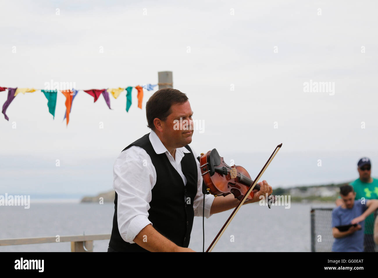 Un musicien effectue lors de célébrations pour marquer le 150e anniversaire de la signalisation télégraphique transatlantique. Banque D'Images
