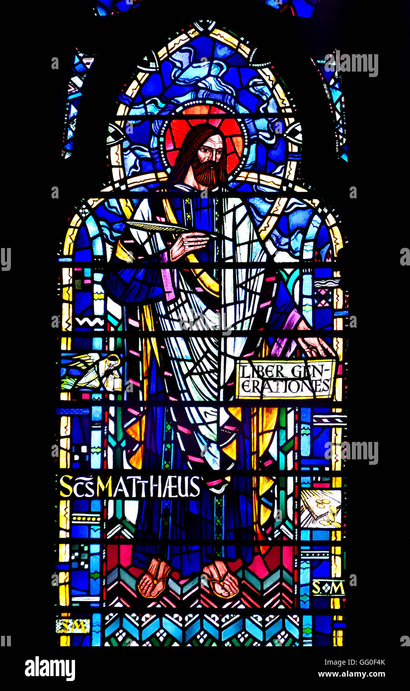 Londres, Angleterre, Royaume-Uni. L'église St Etheldreda à Ely Place, ancienne chapelle des évêques d'Ely. Vitrail : Fenêtre de l'Est Banque D'Images