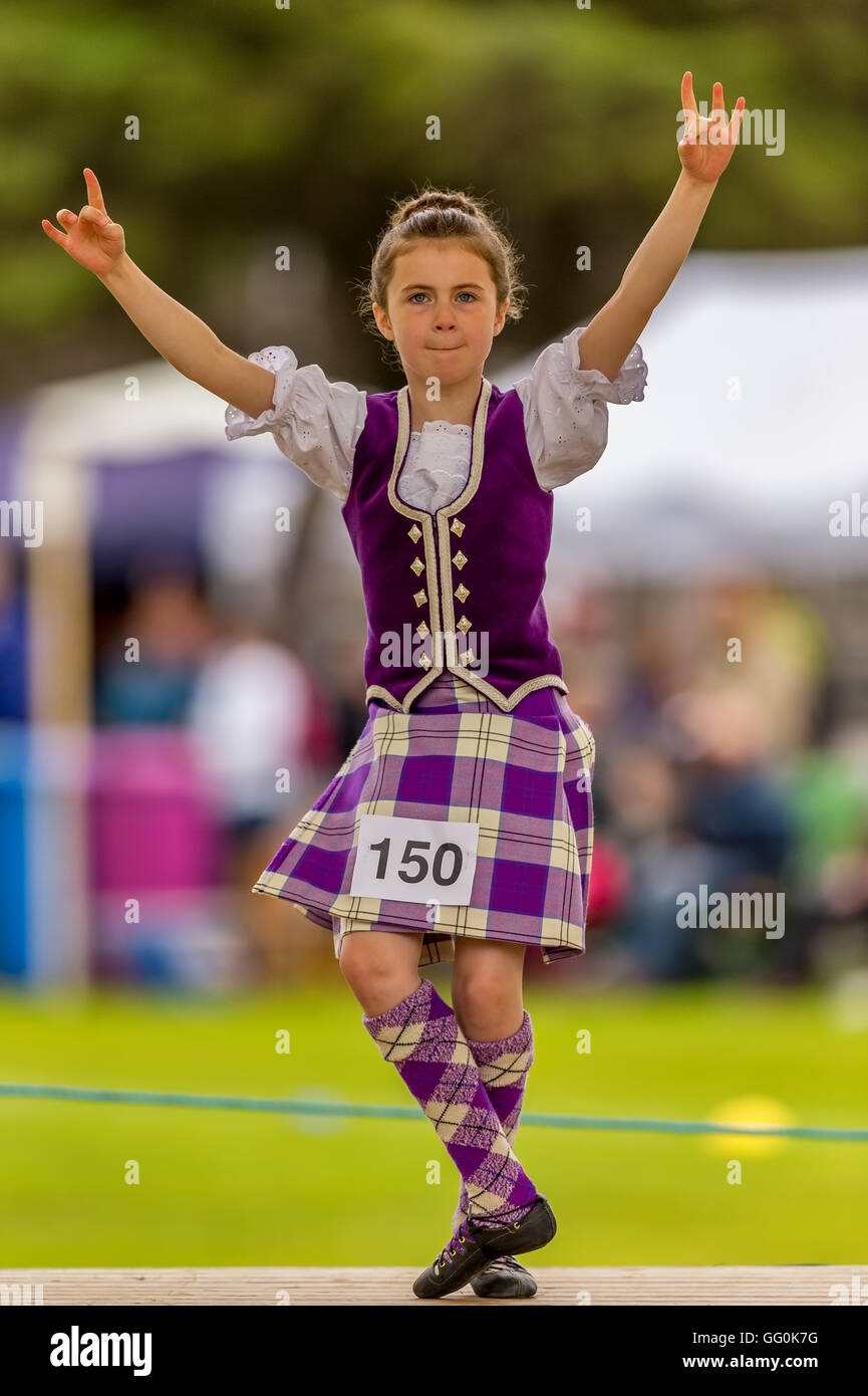 Dufftown, Moray, Ecosse, Royaume-Uni. 30 juillet 2016. C'est danse écossaise au sein de Dufftown Highland Games. Banque D'Images