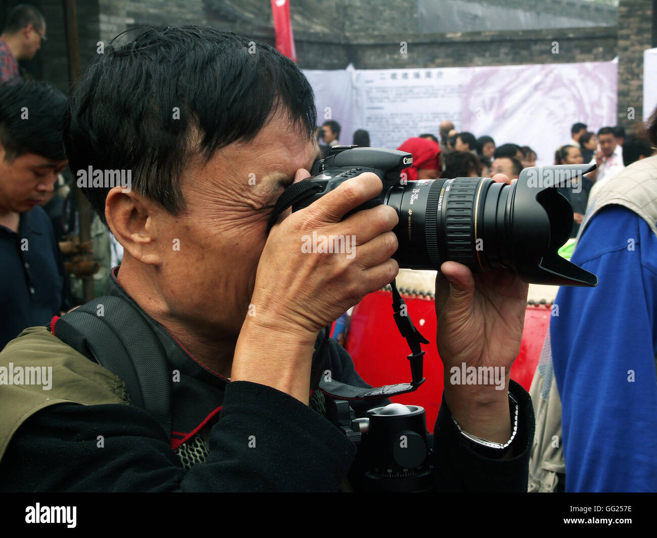 Photographe chinois lors de la cérémonie d'ouverture Festival de photographie de Pingyao. Pingyao Chine. Banque D'Images