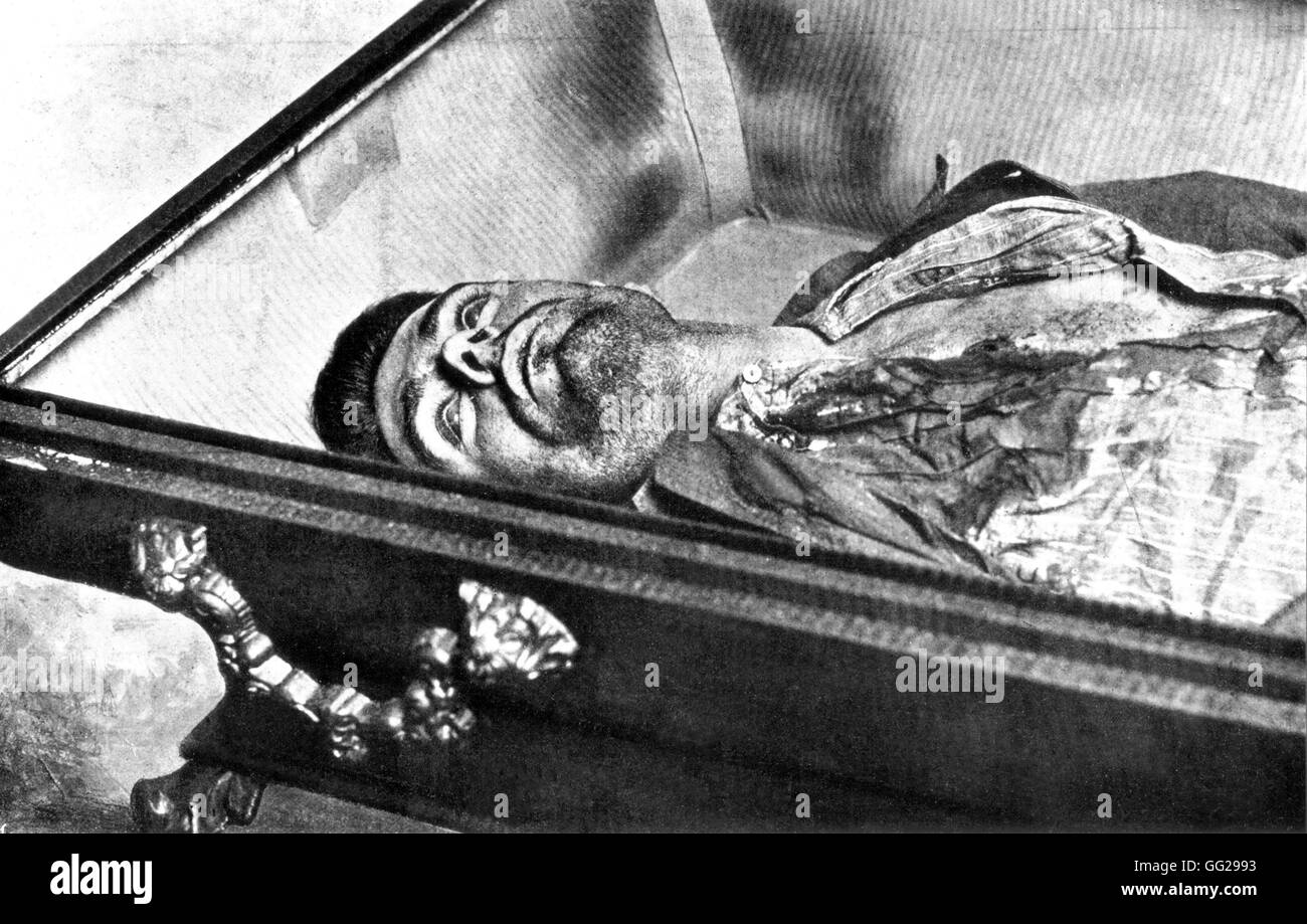Le cadavre d'Anarchist Matteo Morral (auteur de la tentative d'assassinat contre le roi d'Espagne, Alphonse XIII) exposés par les autorités légales. 1906 Espagne Banque D'Images