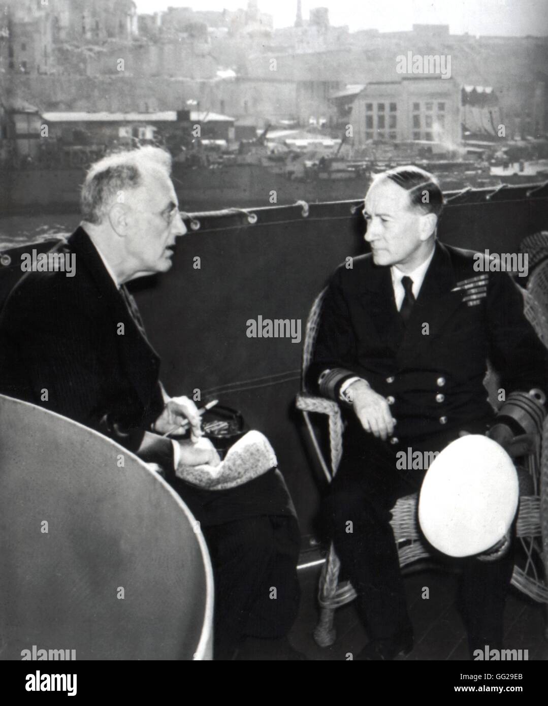 Conférence de Yalta (Crimée). Roosevelt et Sir Andrew Cunningham en direction de Yalta. Février 1945 World War II Photo de l'Armée américaine Banque D'Images