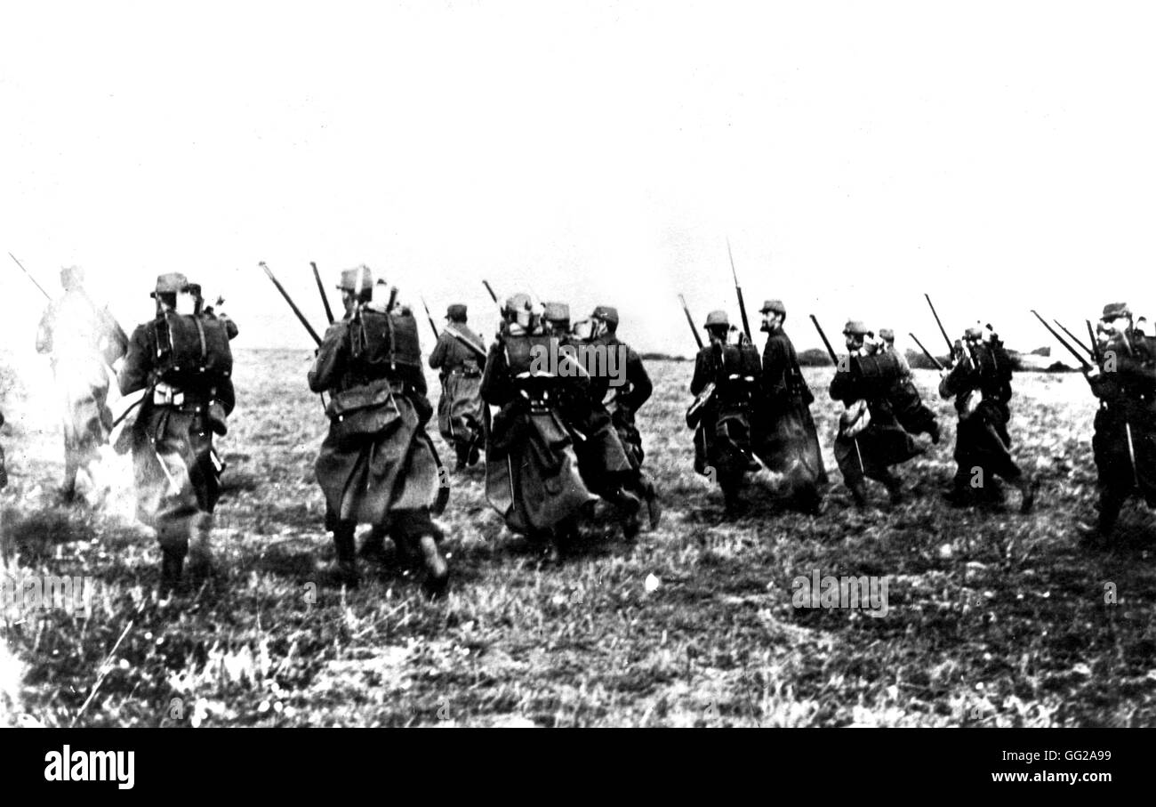 Rol infanterie française lors d'une attaque à la baïonnette 1914 France - Première Guerre mondiale Banque D'Images