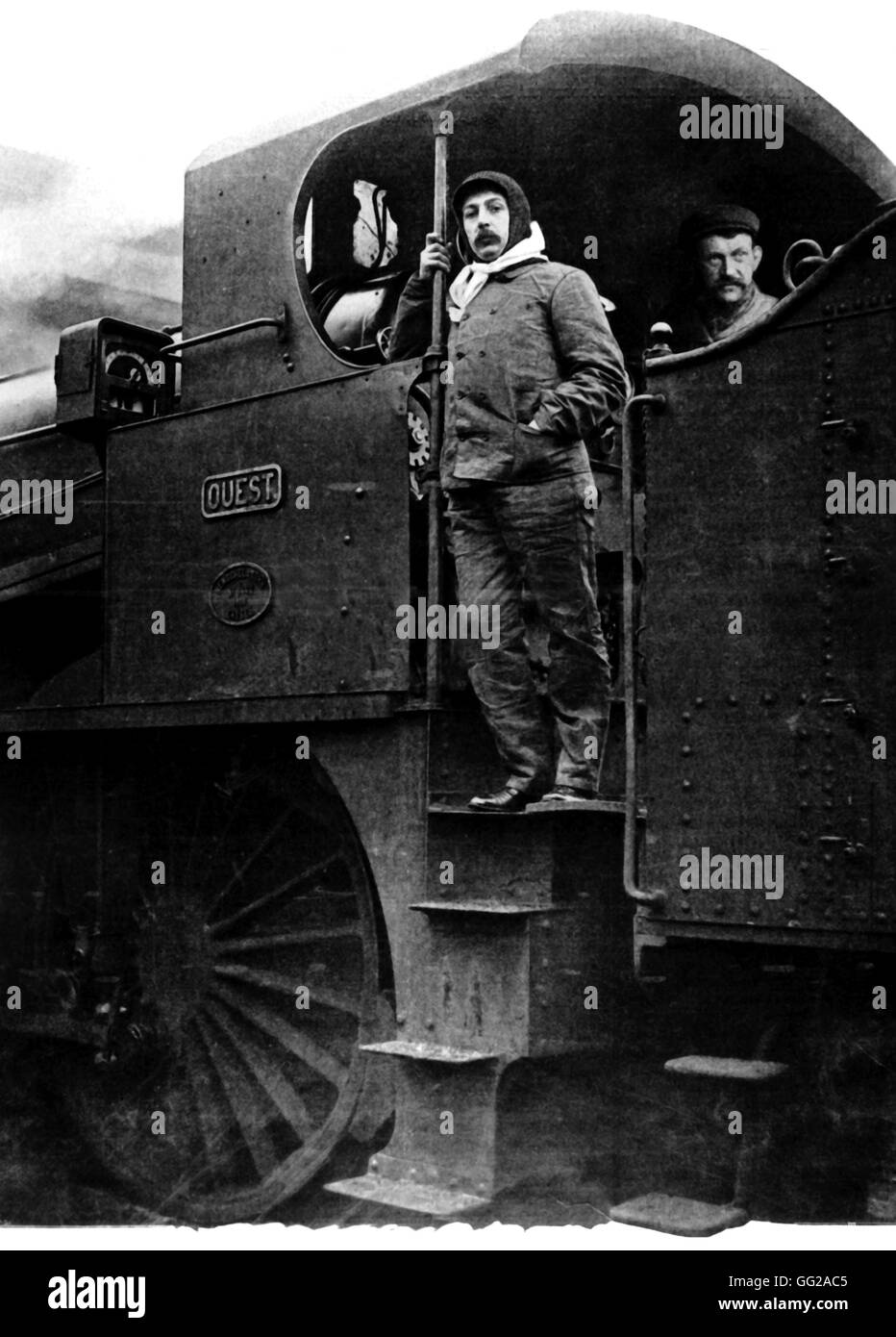 M. René Besnard, administrateur des chemins de fer, sur un train pour en savoir plus sur les conditions de travail 20e siècle France Institut d'études du syndicalisme Banque D'Images