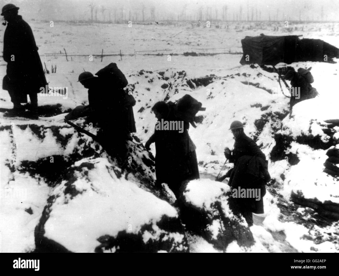 Les troupes australiennes faisant un chemin dans la neige Janvier 1917 La Première Guerre mondiale - France Vincennes. Musée de la guerre Banque D'Images