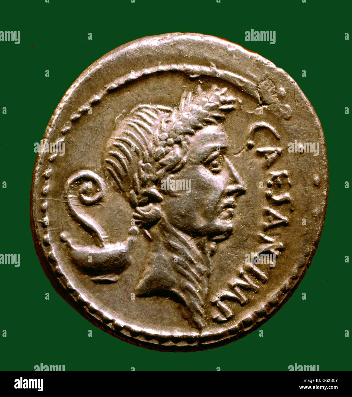 Pièce de monnaie romaine représentant Jules César l'Antiquité l'art roman Banque D'Images