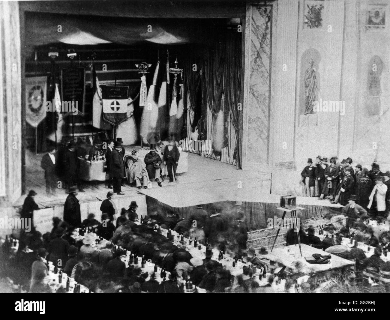 Garibaldi à un banquet à l'Corea à Rome. Dans les élections politiques à la fin de 1874, Garibaldi est élu député par la gauche dans deux collèges de Rome. Il est arrivé dans la ville, qu'il n'avait pas vu depuis 1849, le 25 janvier. 1875 Italie Archives de t Banque D'Images