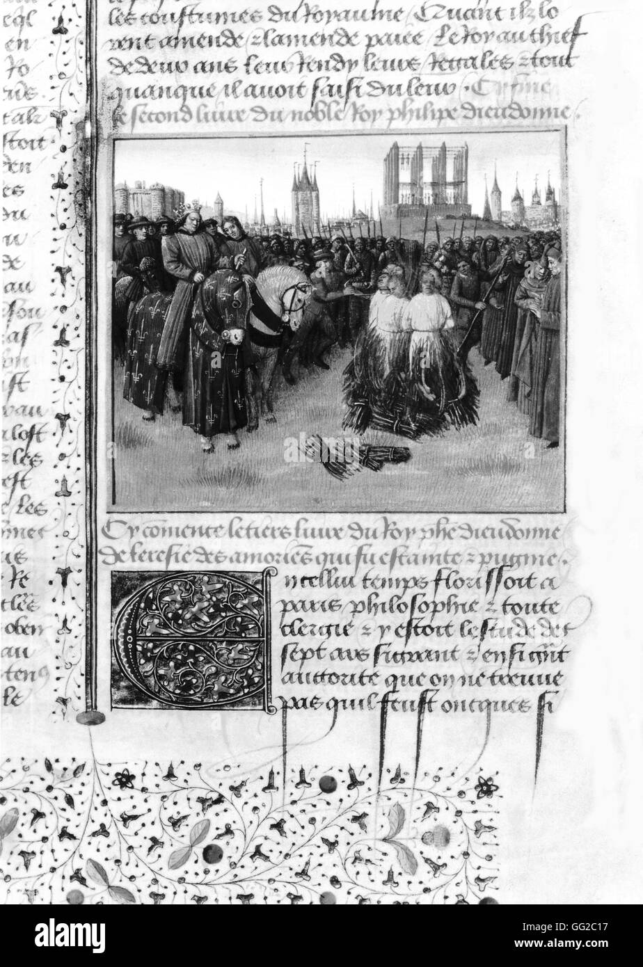 Par Jean Fouquet pour le 'Saint Denis Chronicles' hérétiques la torture, partisans d'Amaury de Chartres, brûlé dans la banlieue de Paris, en présence de Philippe (1180-1223), août (gibet Montfaucon, Bastille et Temple) 15ème siècle France Par Banque D'Images