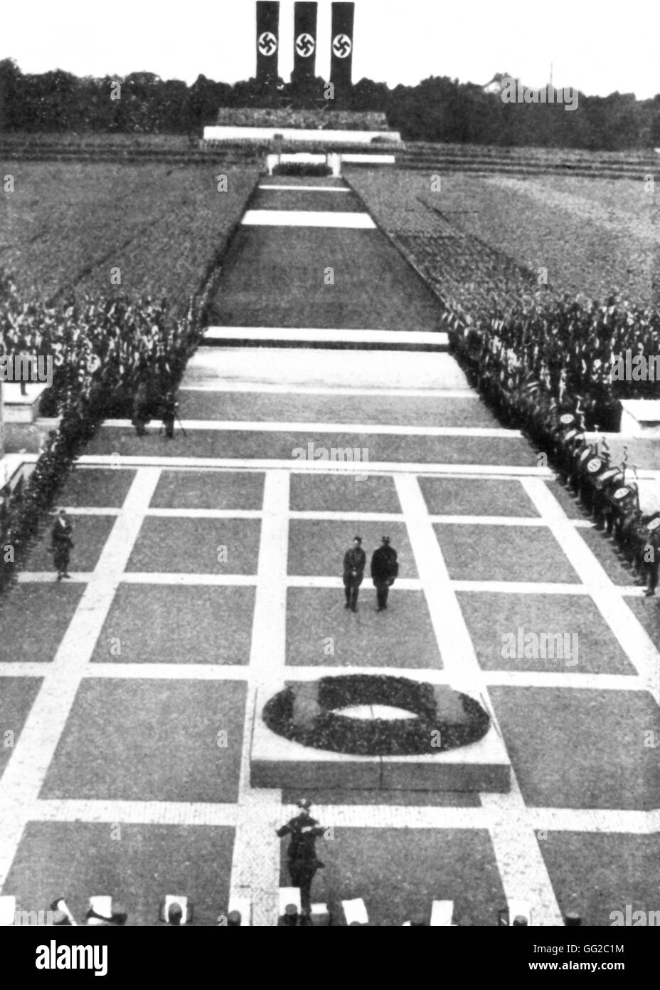 Hitlerand Röhm en face de la 'Ehrenmal', au cours d'une cérémonie à Nuremberg 1933 NSDAP Allemagne Banque D'Images