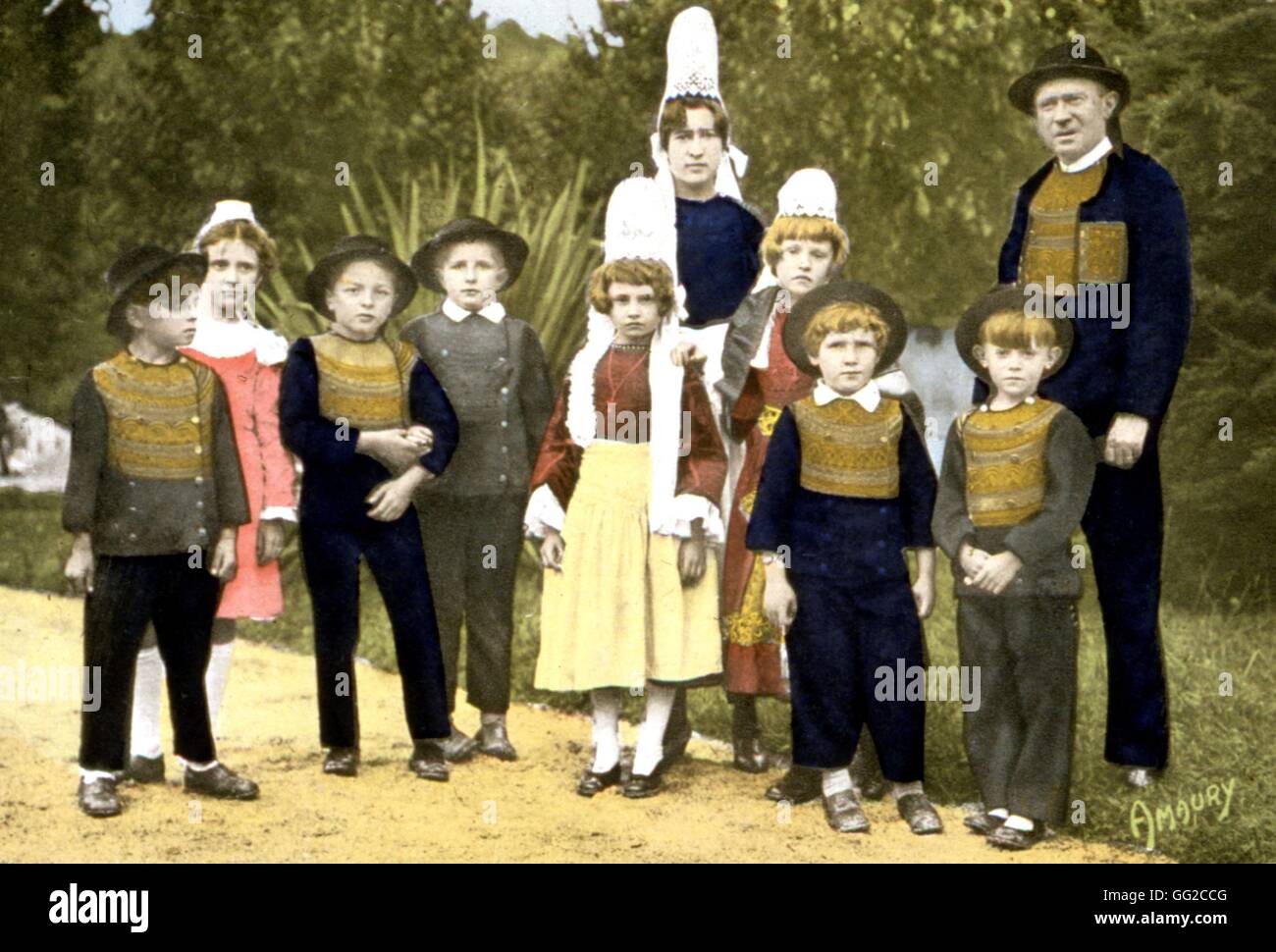 Famille bretonne de la région de Pont-l'Abbé c.1900 France Banque D'Images