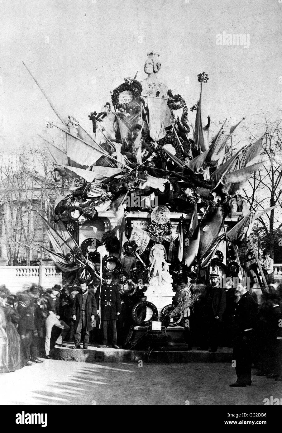 Paris. La ligue des patriotes devant la statue de Strasbourg, place de la Concorde Juillet 1914 France Banque D'Images